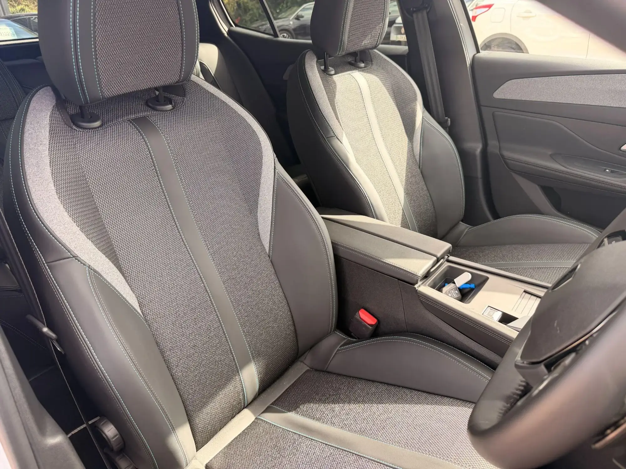 Peugeot E-408 Image 14