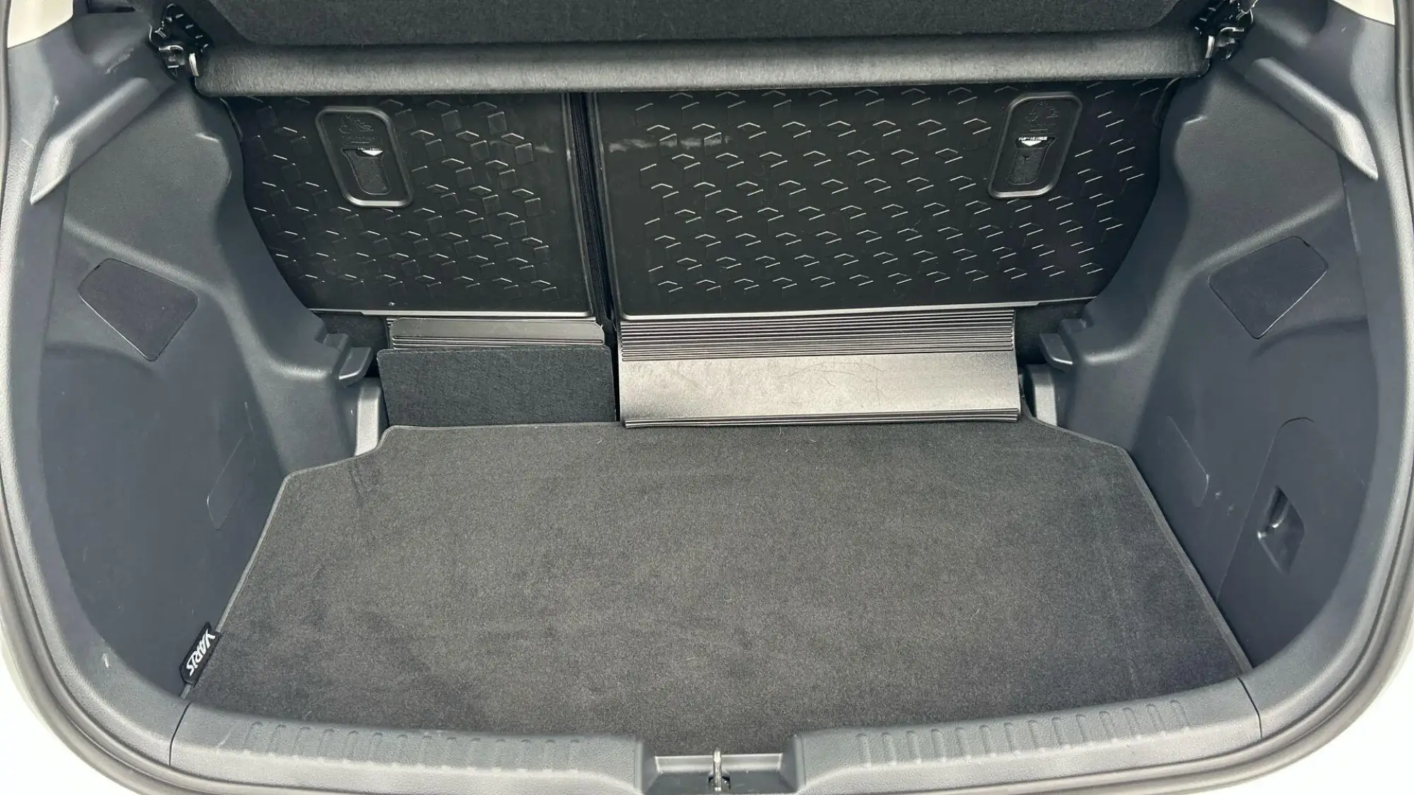 Toyota Yaris Image 17