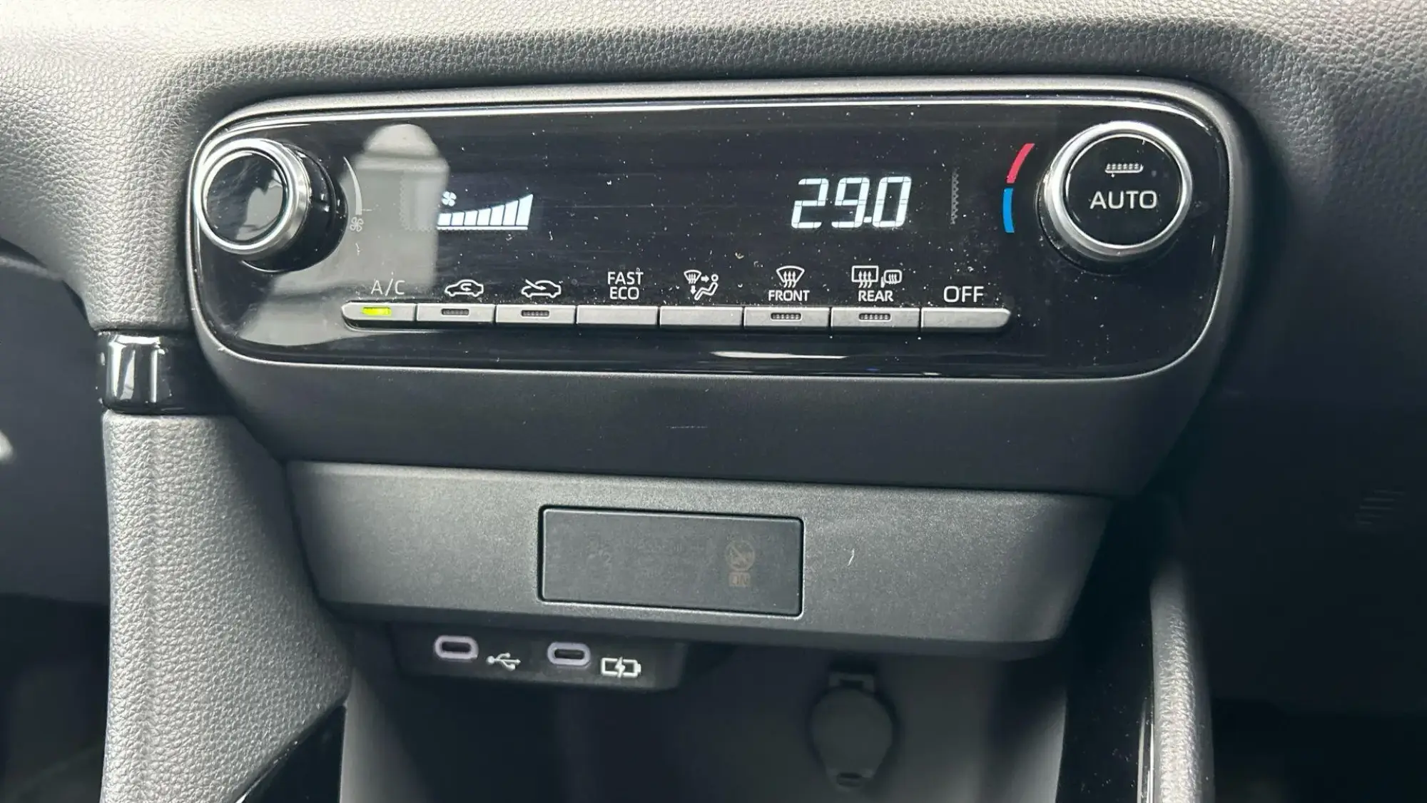 Toyota Yaris Image 28