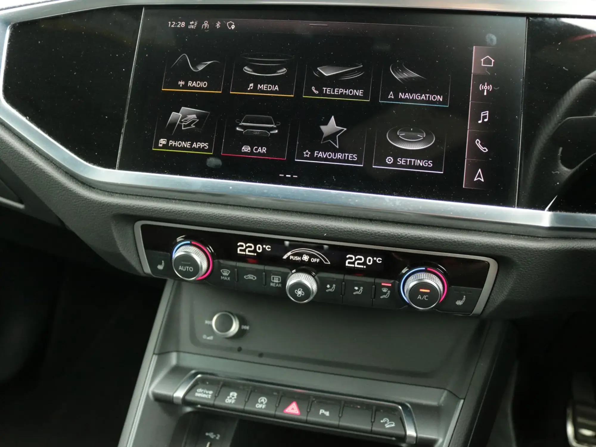 Audi Q3 Image 17