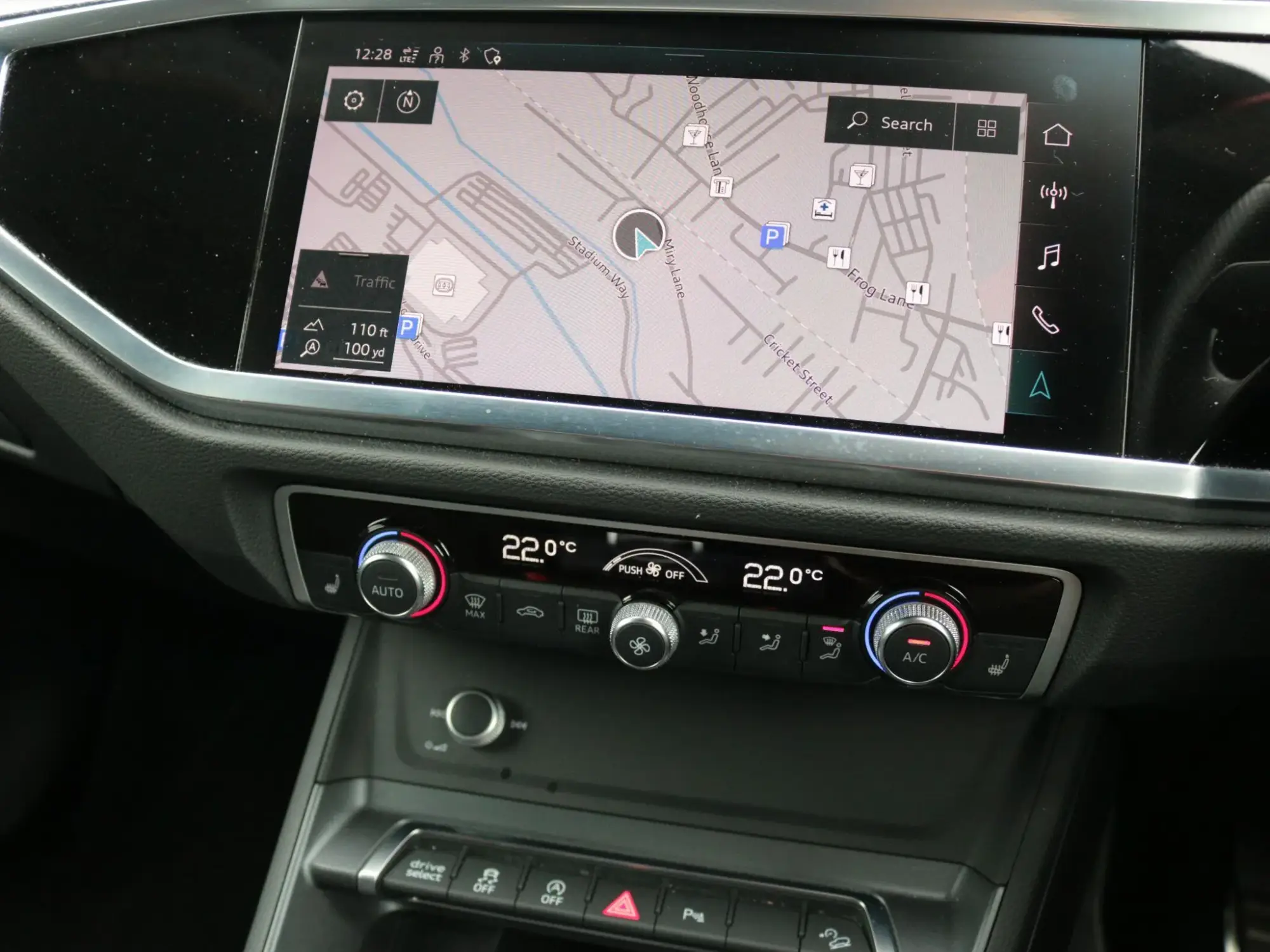 Audi Q3 Image 18