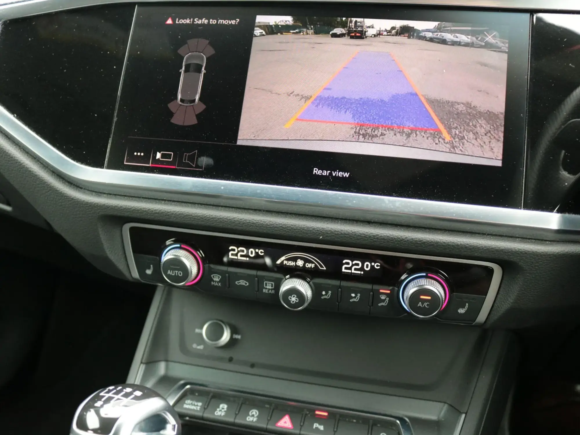 Audi Q3 Image 20