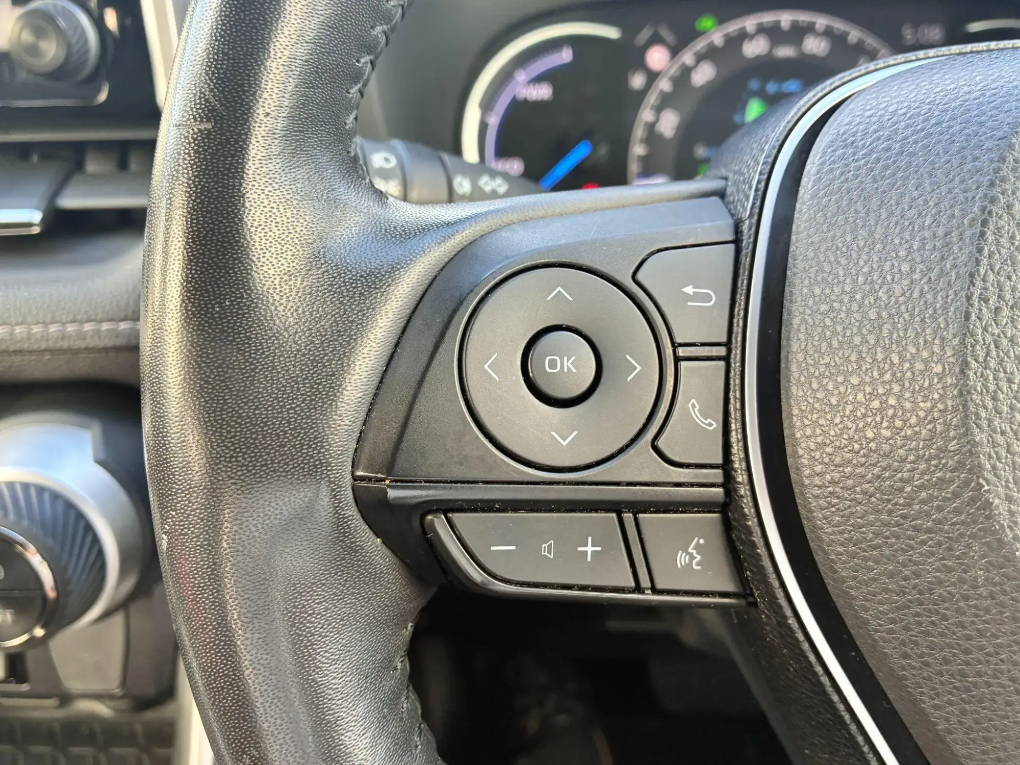 Toyota RAV4 Image 12