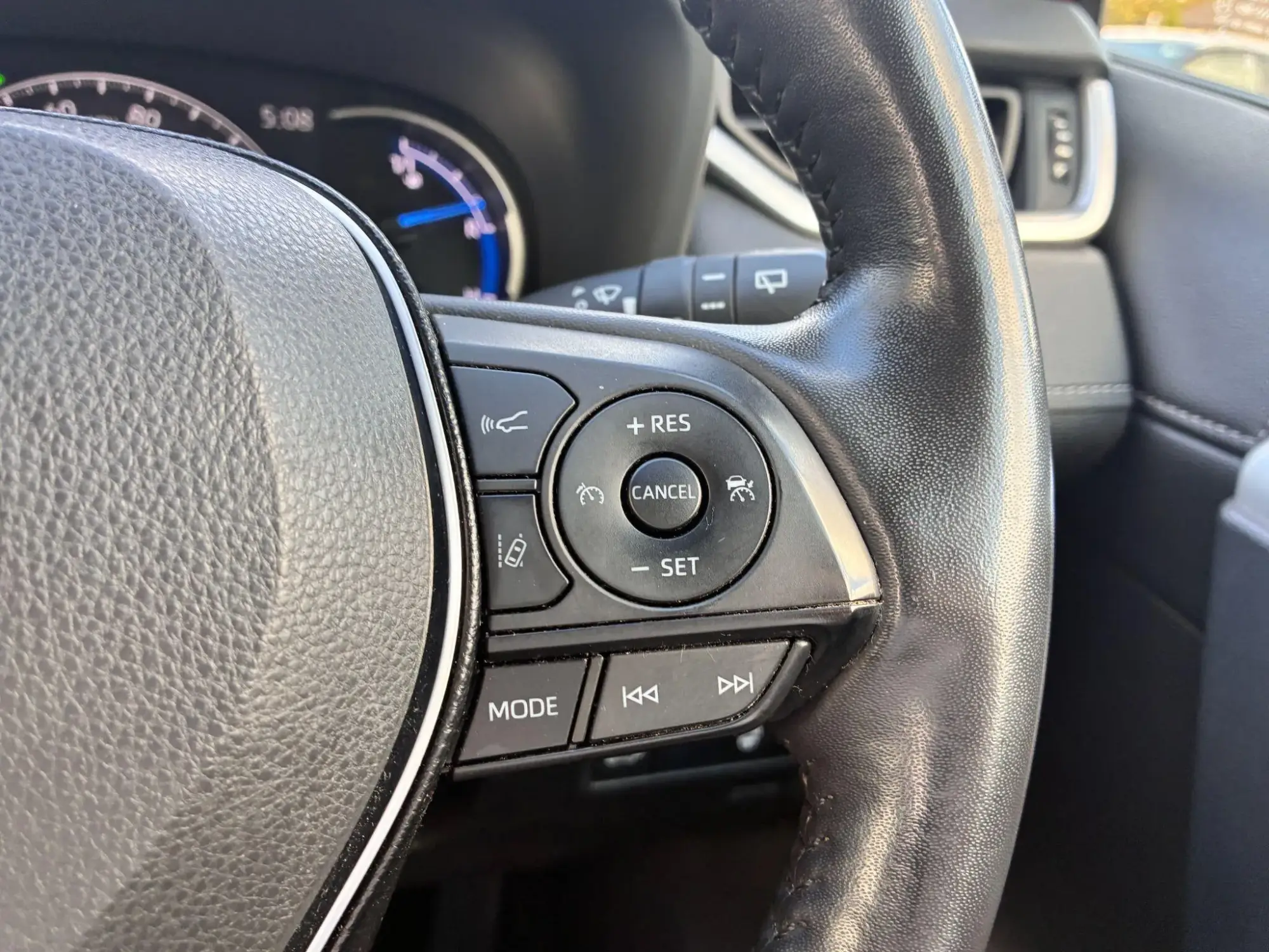 Toyota RAV4 Image 13
