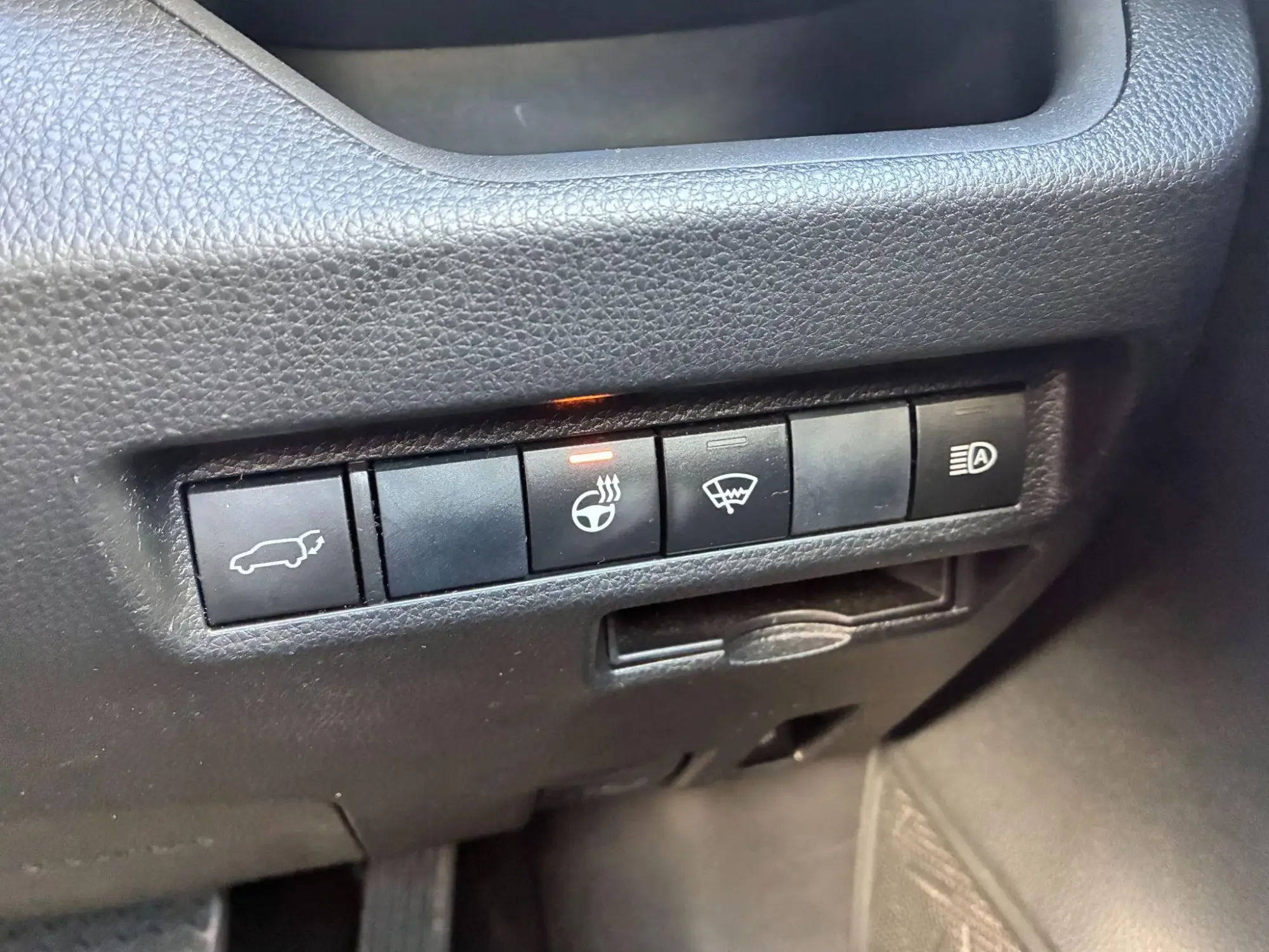 Toyota RAV4 Image 16
