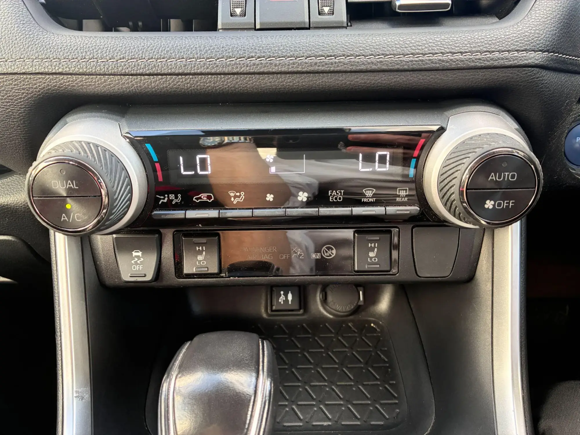 Toyota RAV4 Image 21