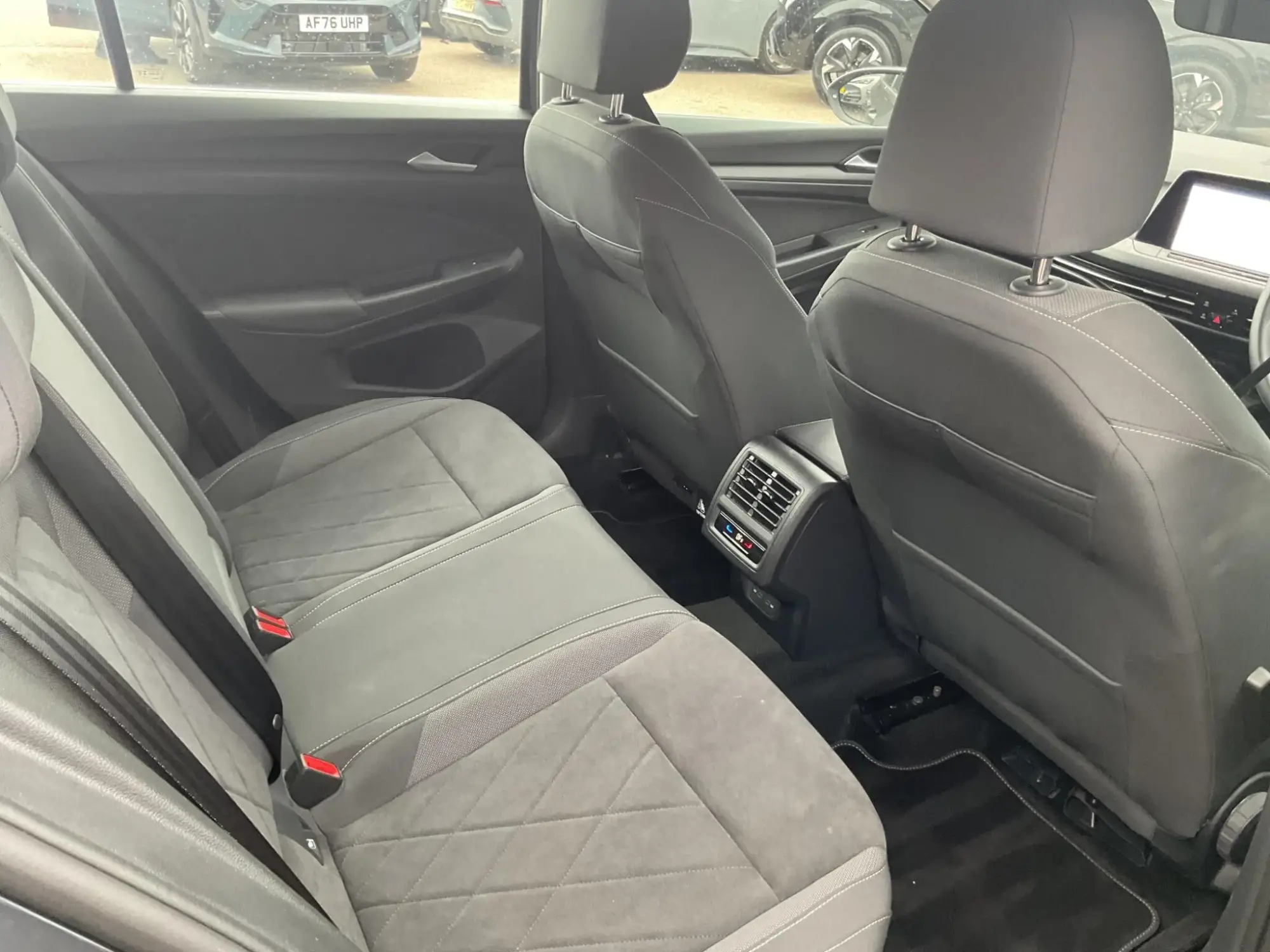 Volkswagen Golf Image 11