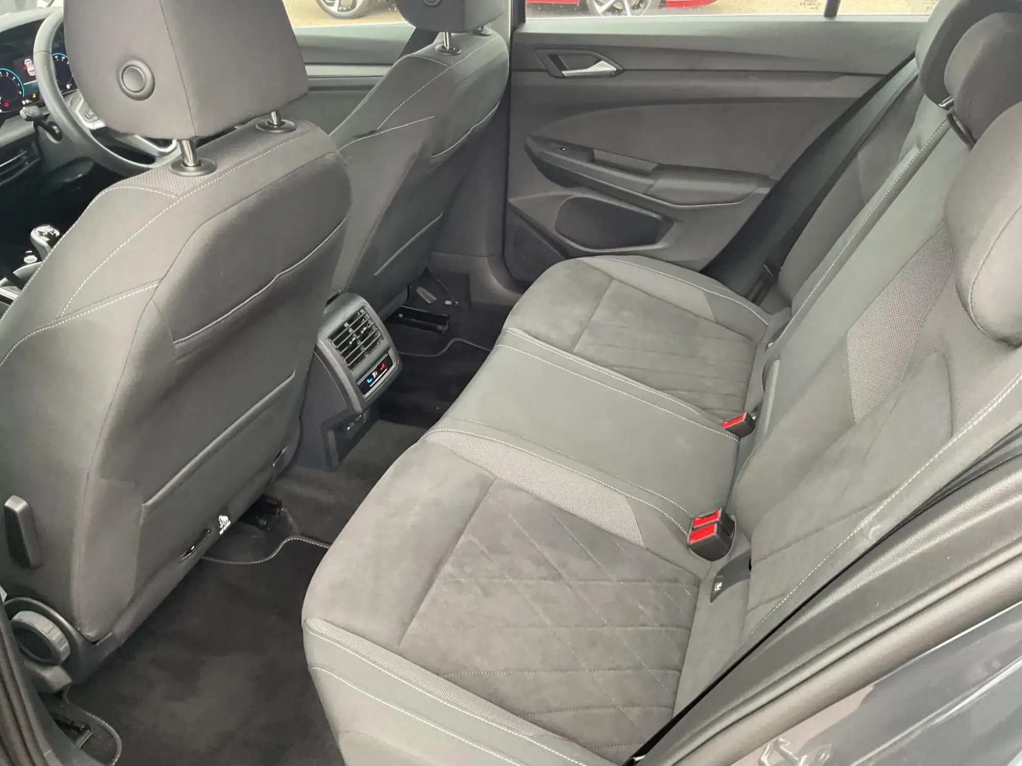 Volkswagen Golf Image 12
