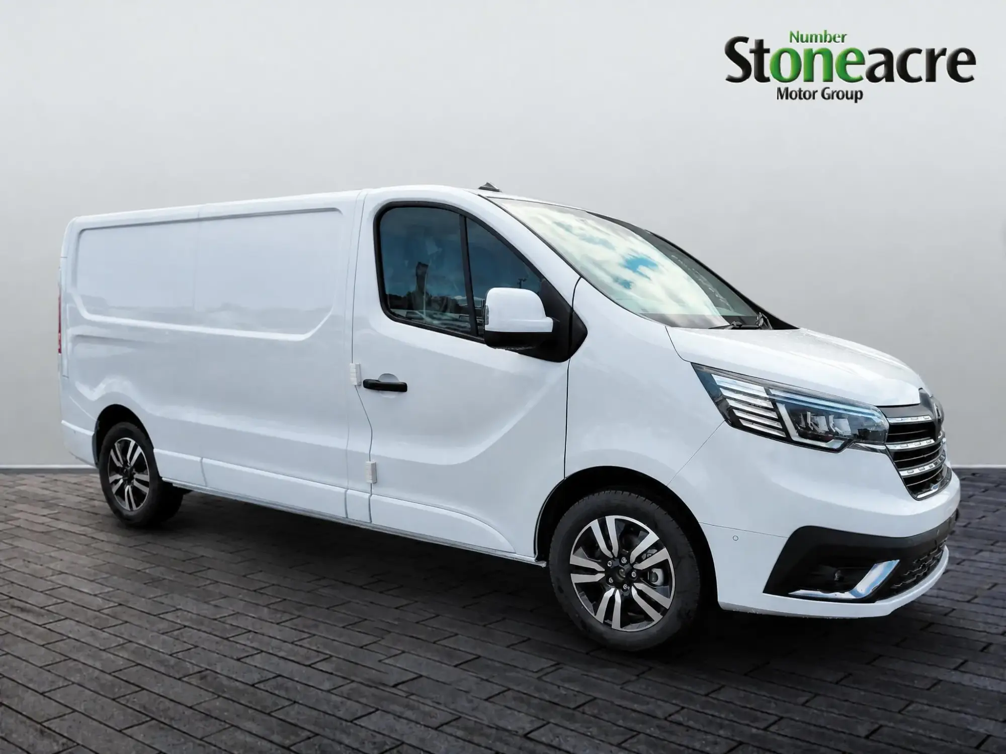 Renault Trafic 2.0 dCi Blue LL30 Extra Sport Auto L2 H1 Euro 6 (s/s) 5dr YN75WUE Image 1