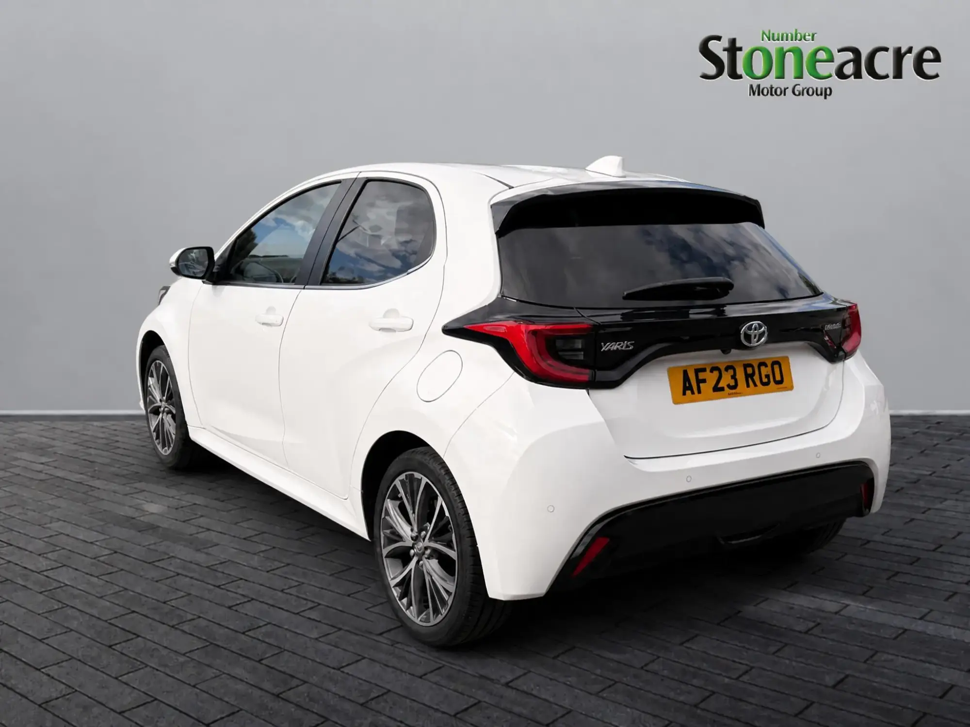 Toyota Yaris Hybrid Image 4