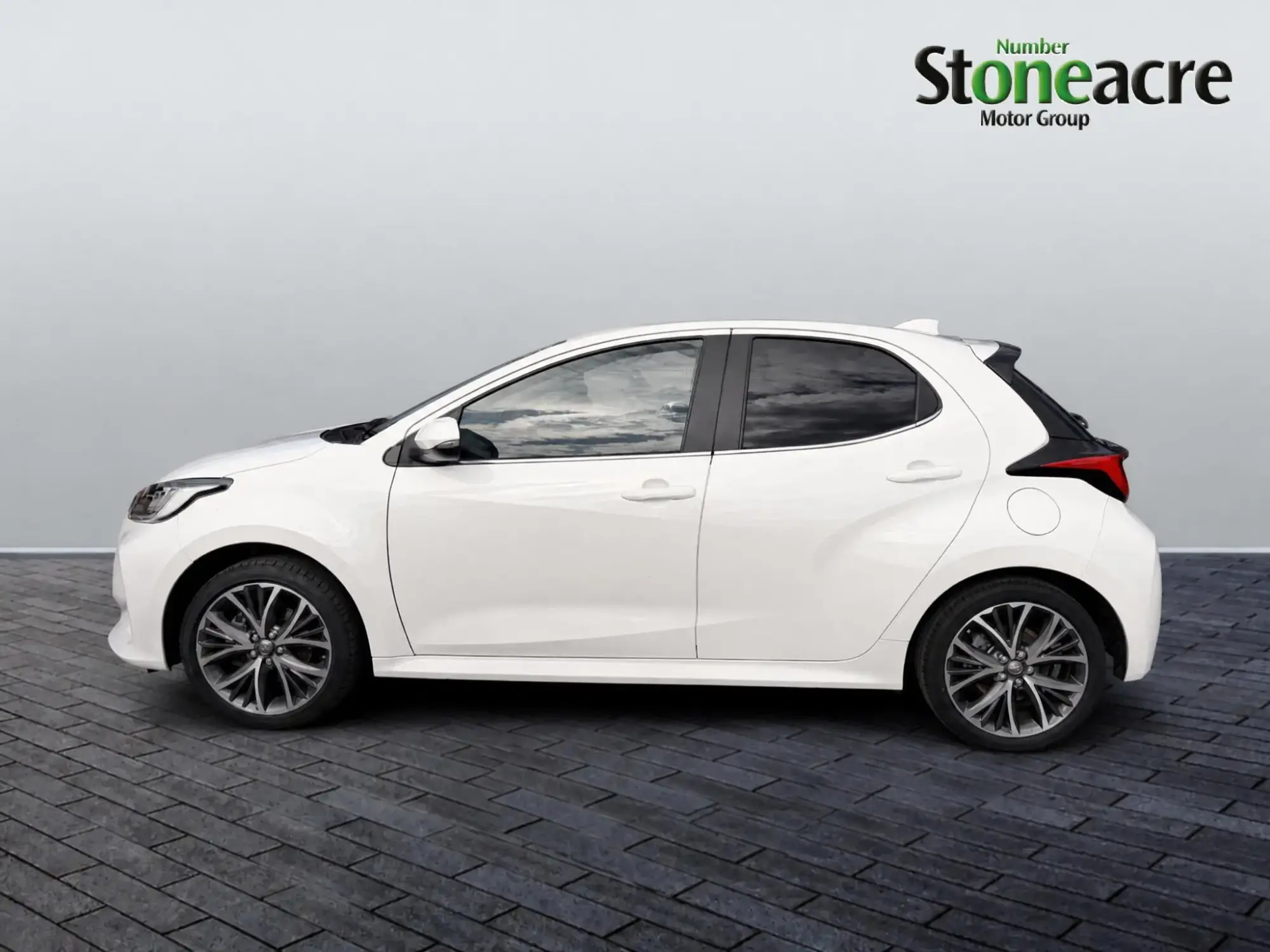 Toyota Yaris Hybrid Image 5