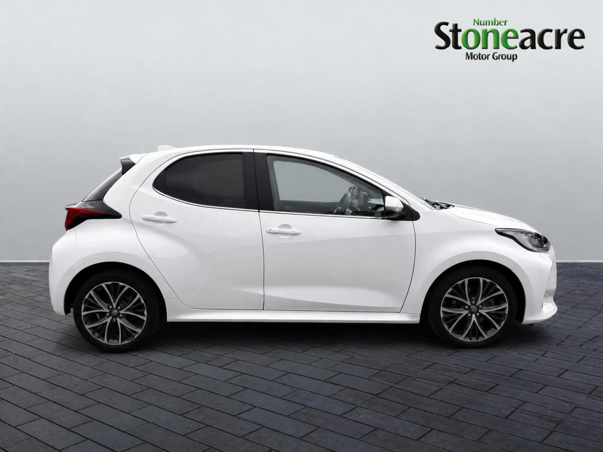 Toyota Yaris Hybrid Image 7