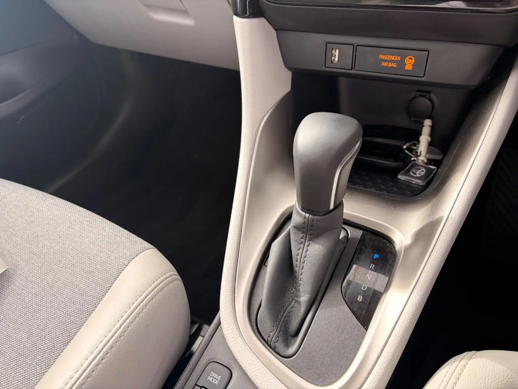 Toyota Yaris Hybrid Image 10