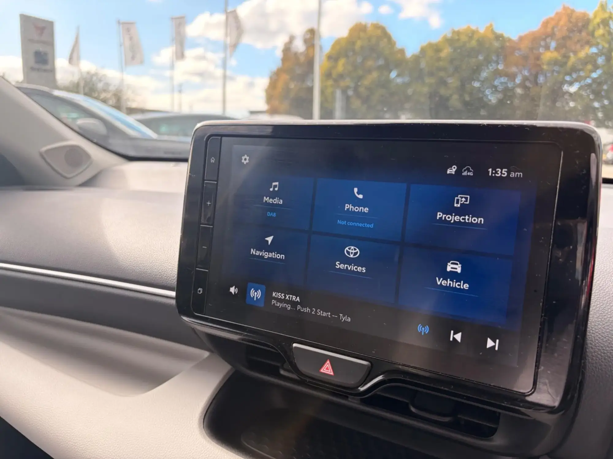 Toyota Yaris Hybrid Image 17