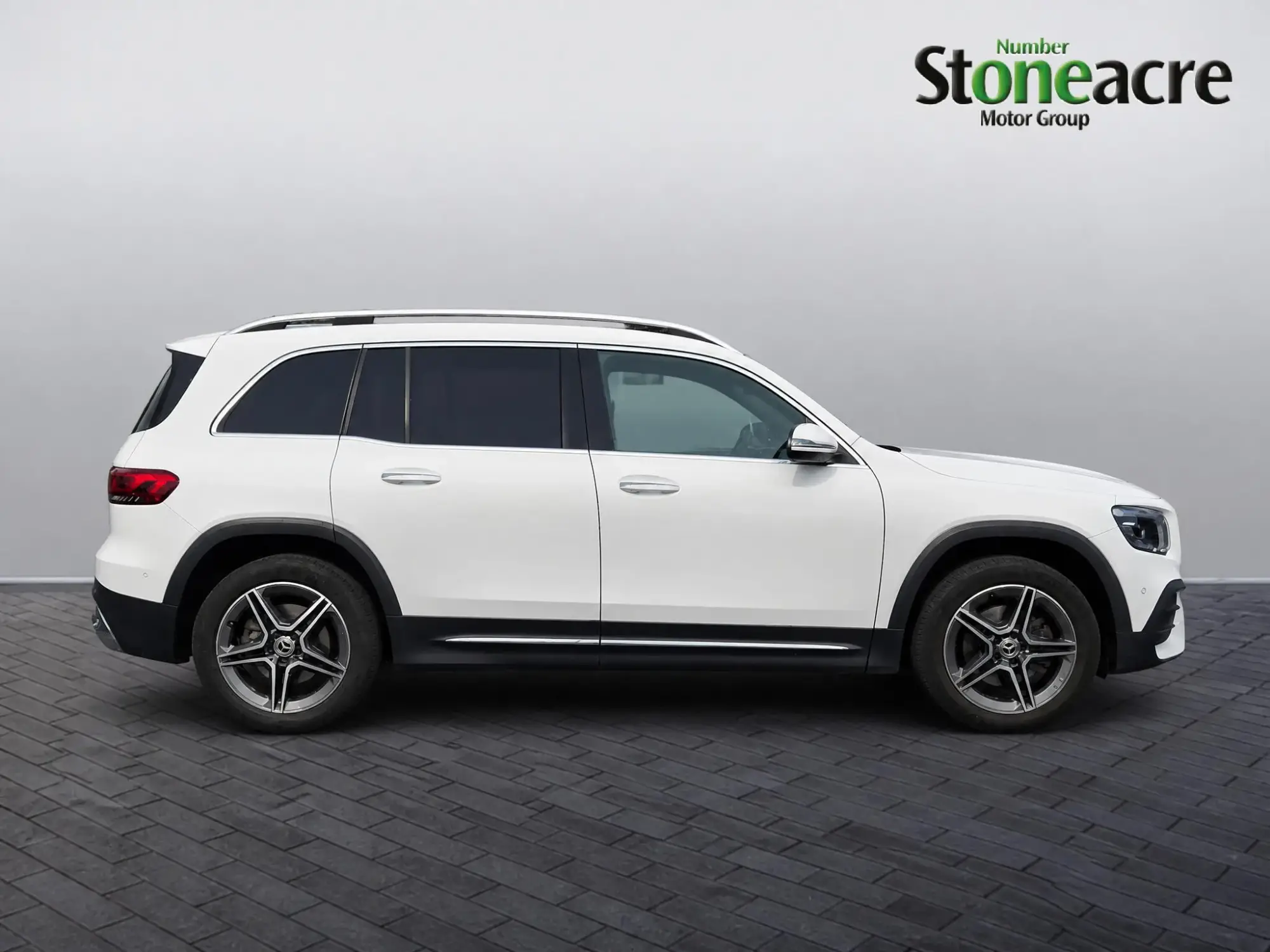 Mercedes-Benz GLB Image 8