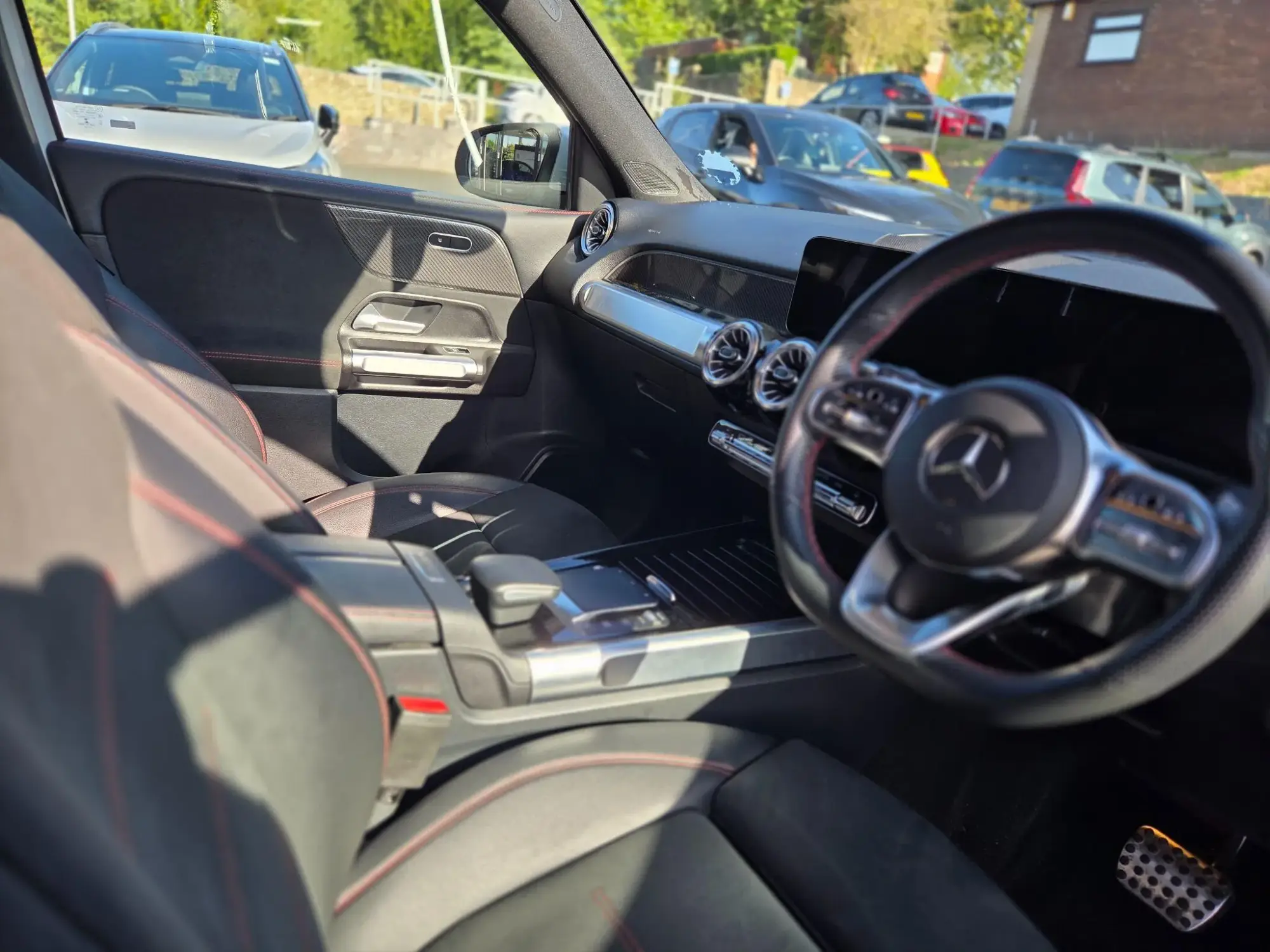 Mercedes-Benz GLB Image 15