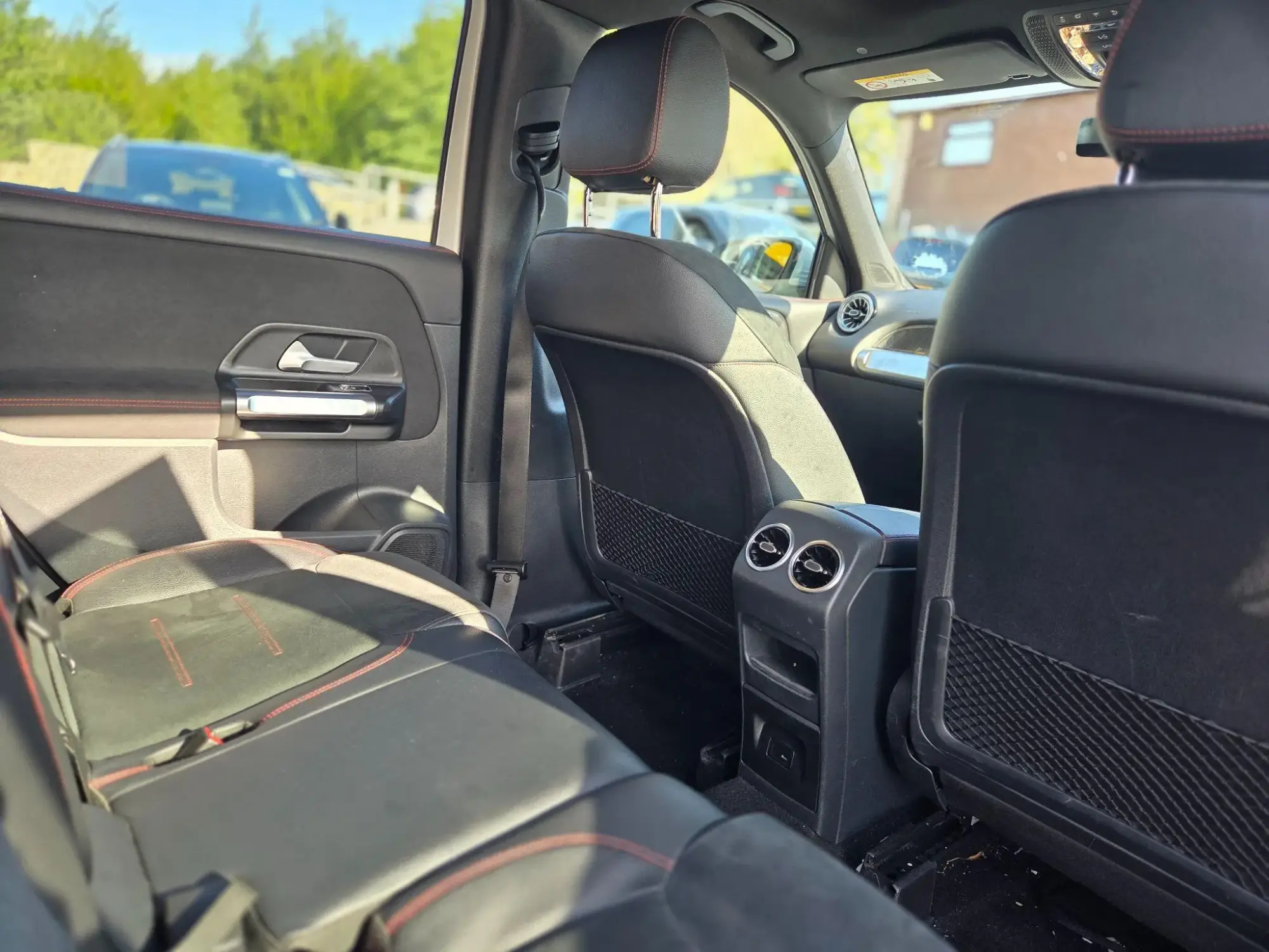 Mercedes-Benz GLB Image 17