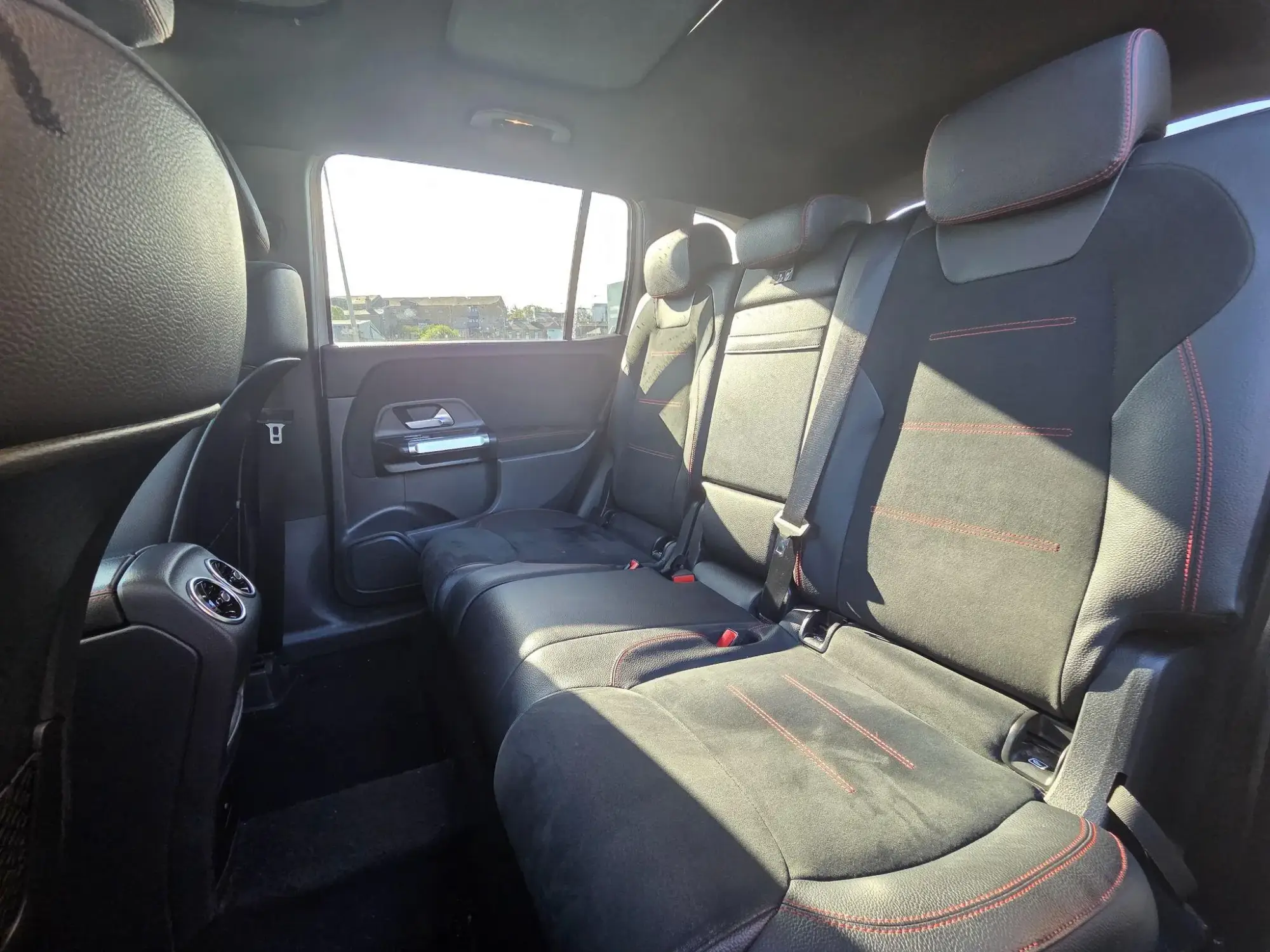 Mercedes-Benz GLB Image 21