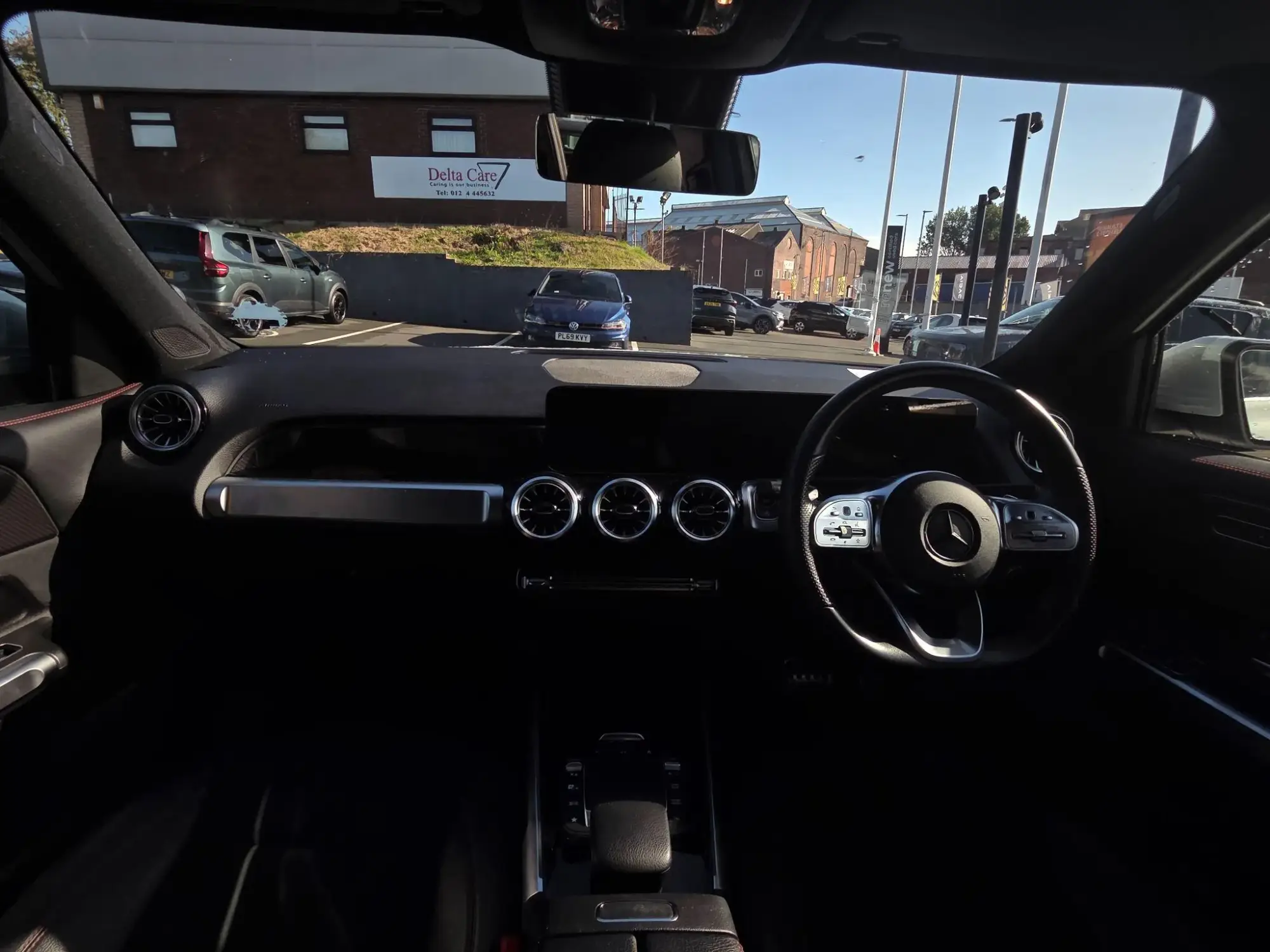 Mercedes-Benz GLB Image 25