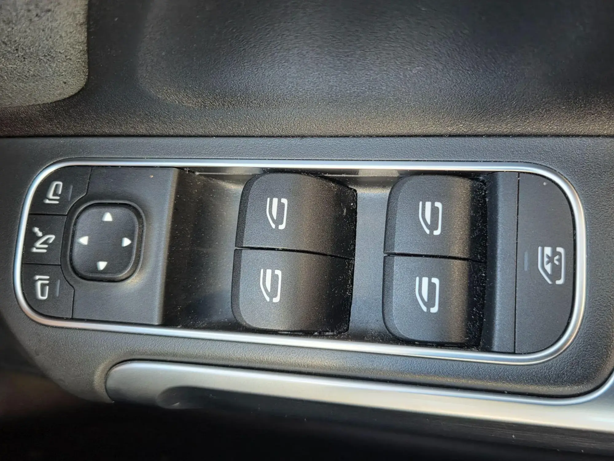 Mercedes-Benz GLB Image 27