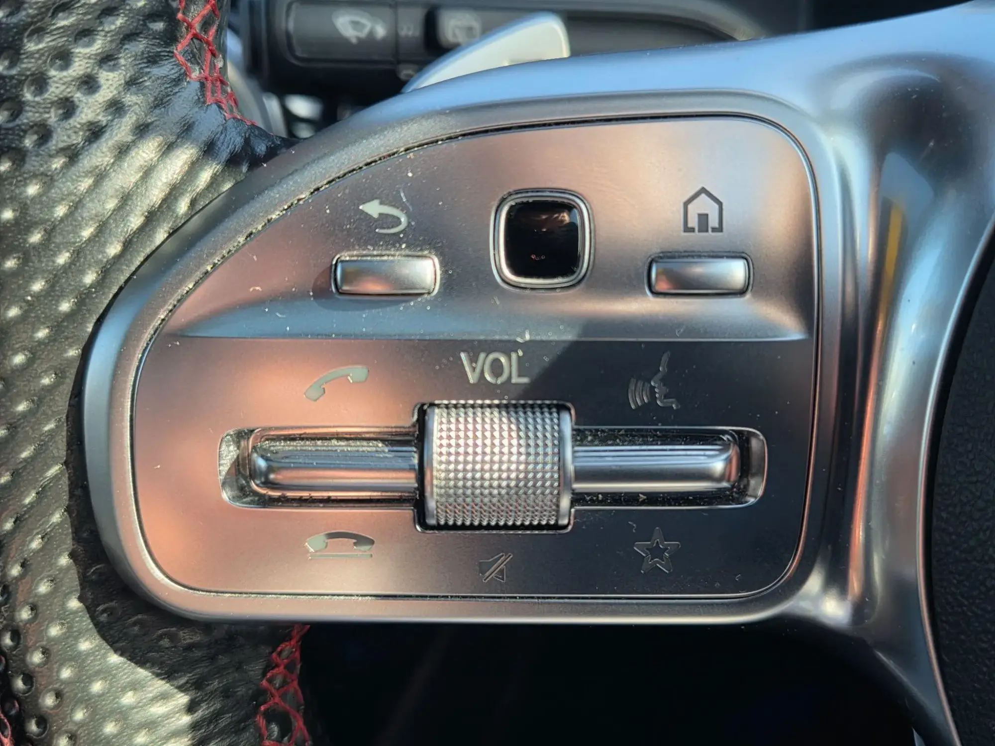 Mercedes-Benz GLB Image 29