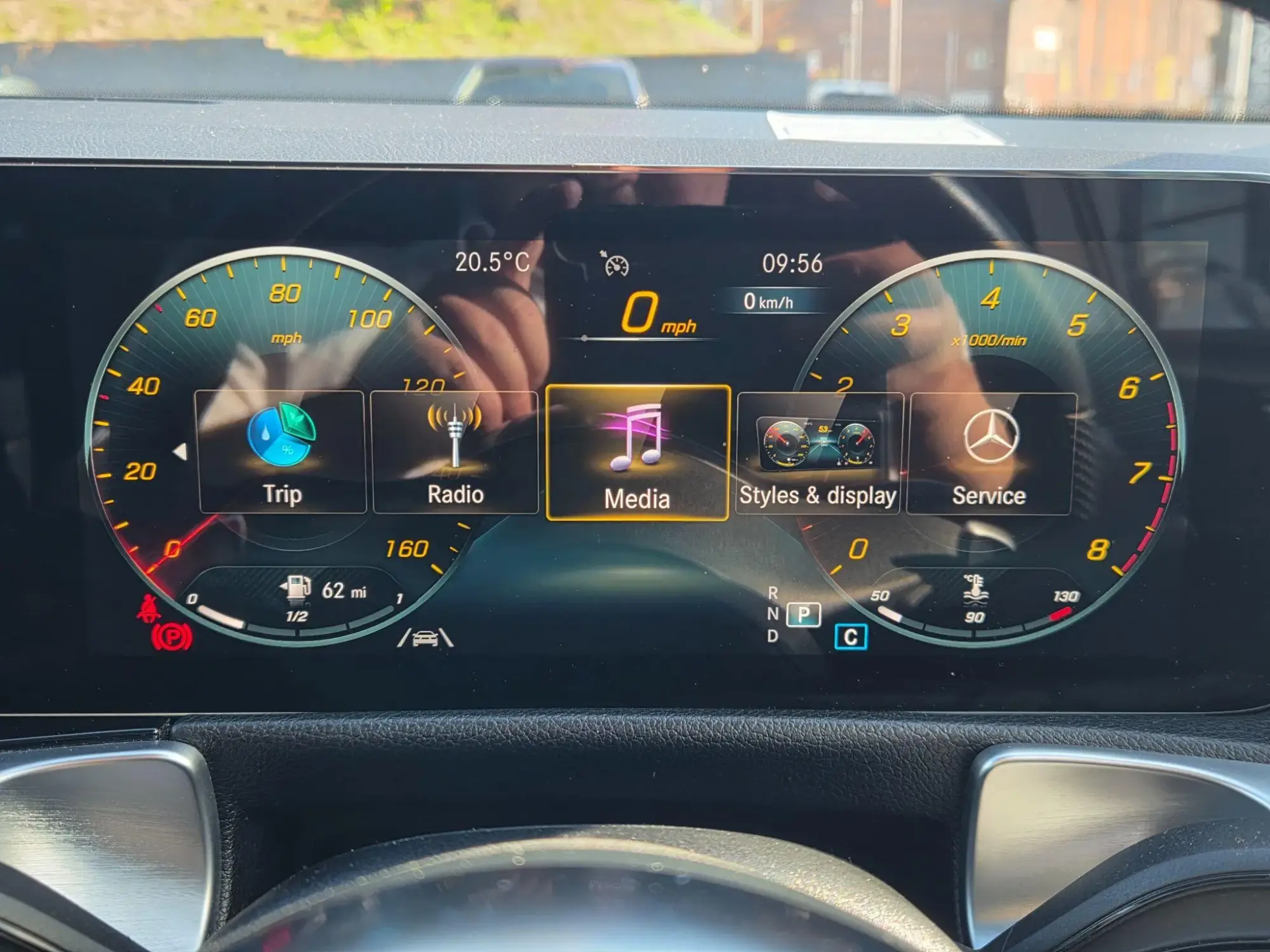 Mercedes-Benz GLB Image 33
