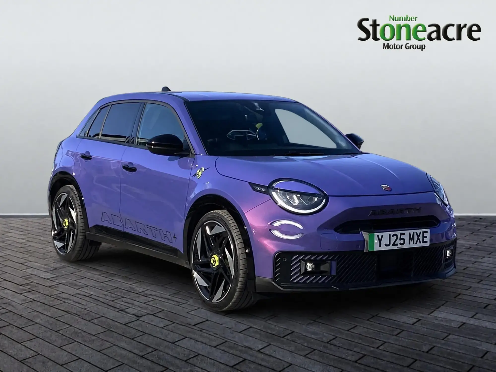 Abarth 600e Image 1