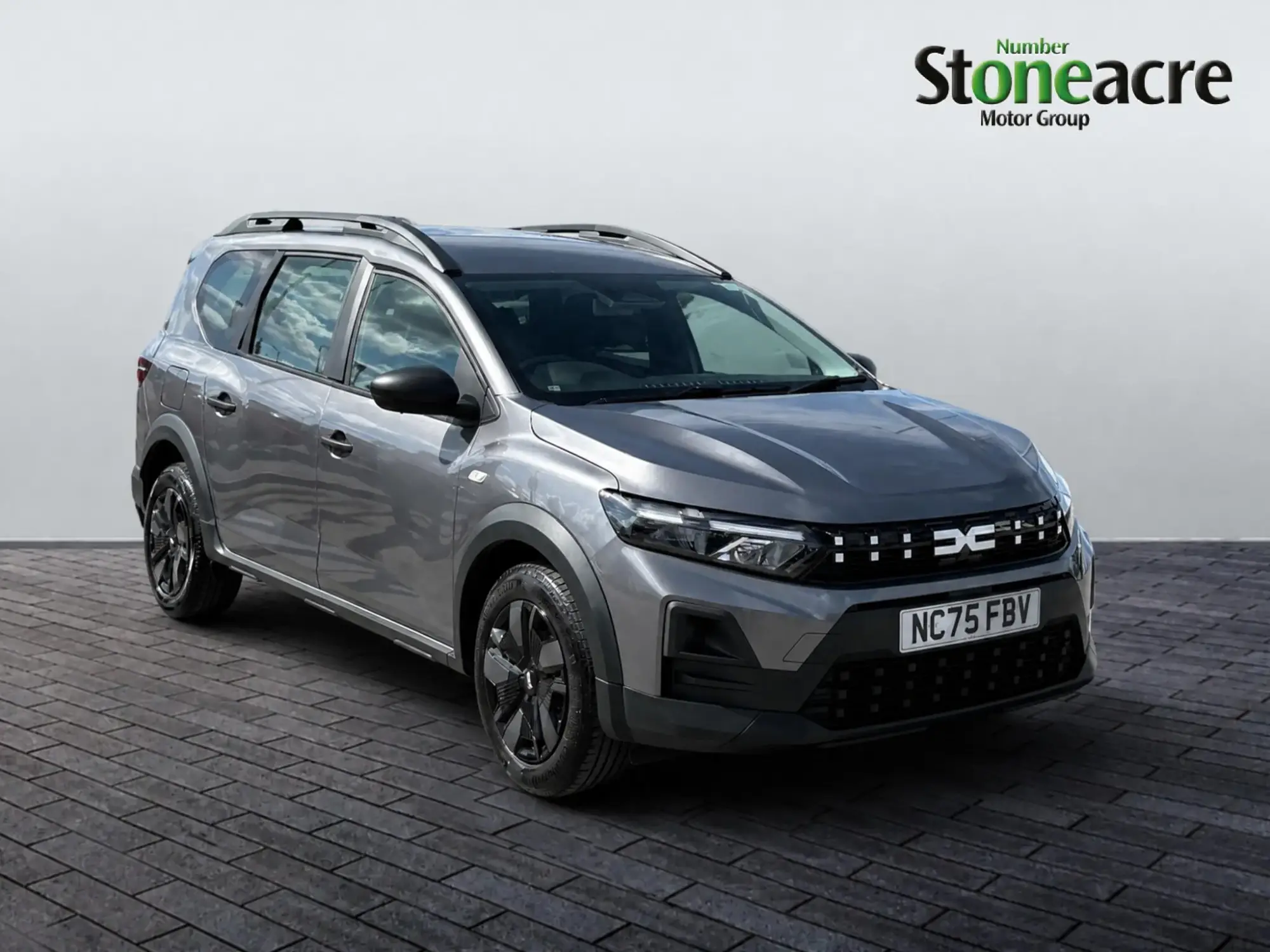 Dacia Jogger 1.0 TCe Essential Euro 6 (s/s) 5dr NC75FBV Image 1 Dacia Jogger 1.0 TCe Essential Euro 6 (s/s) 5dr NC75FBV Image 1