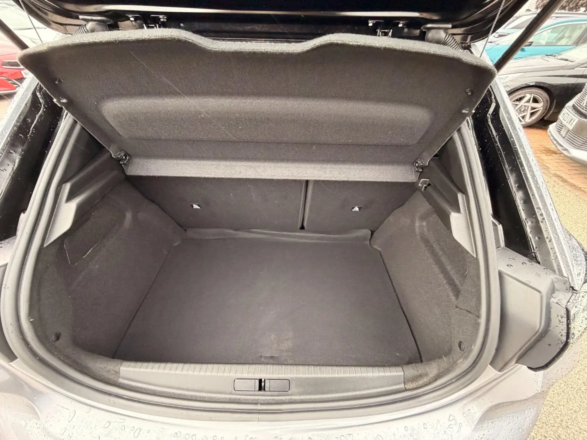 Peugeot 208 Image 10