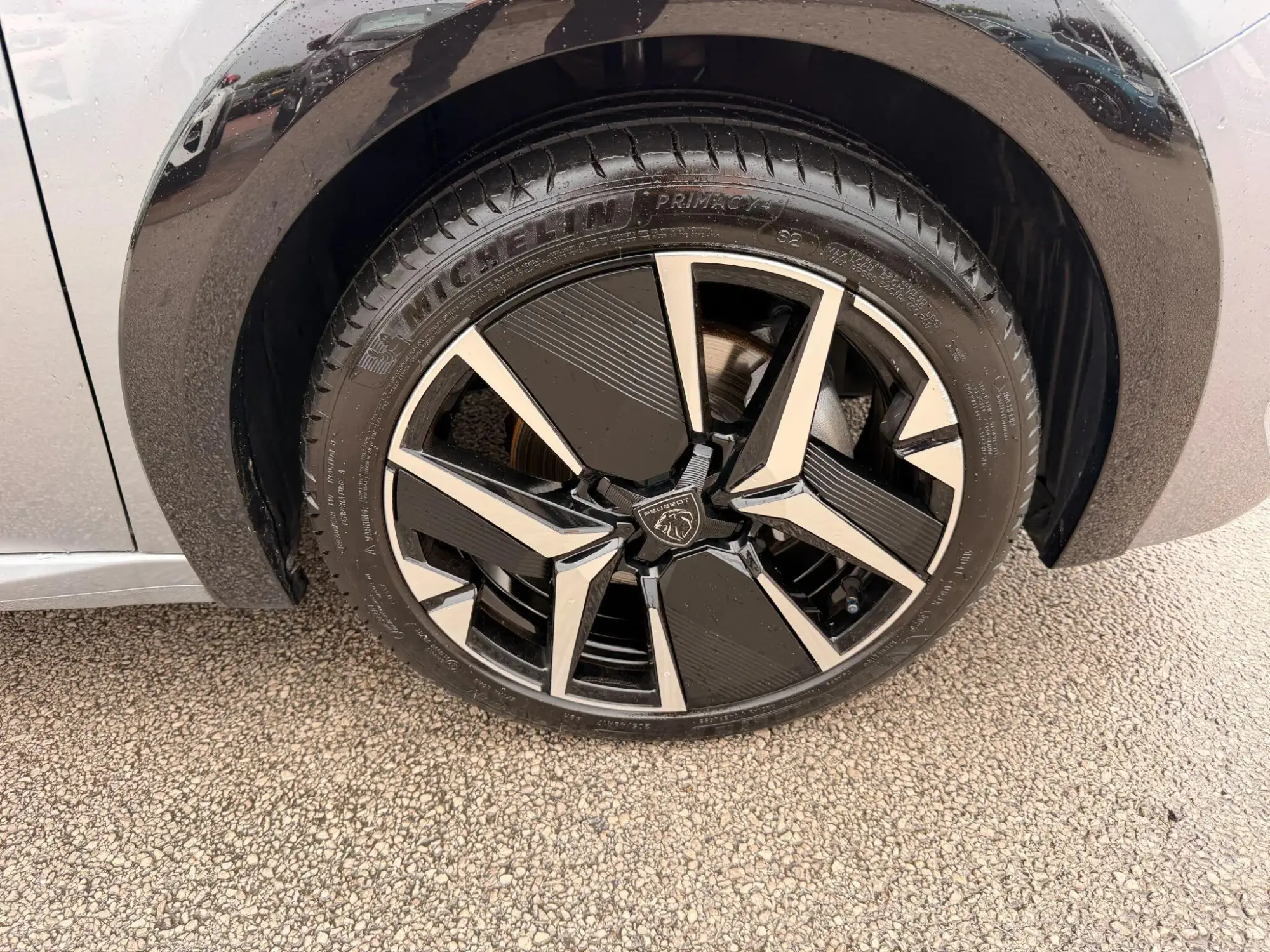 Peugeot 208 Image 12
