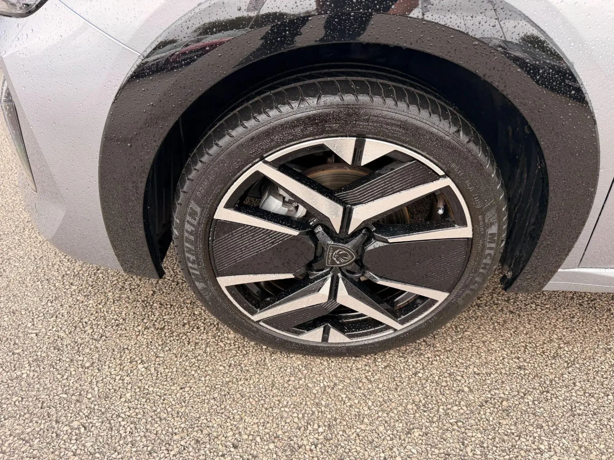 Peugeot 208 Image 13