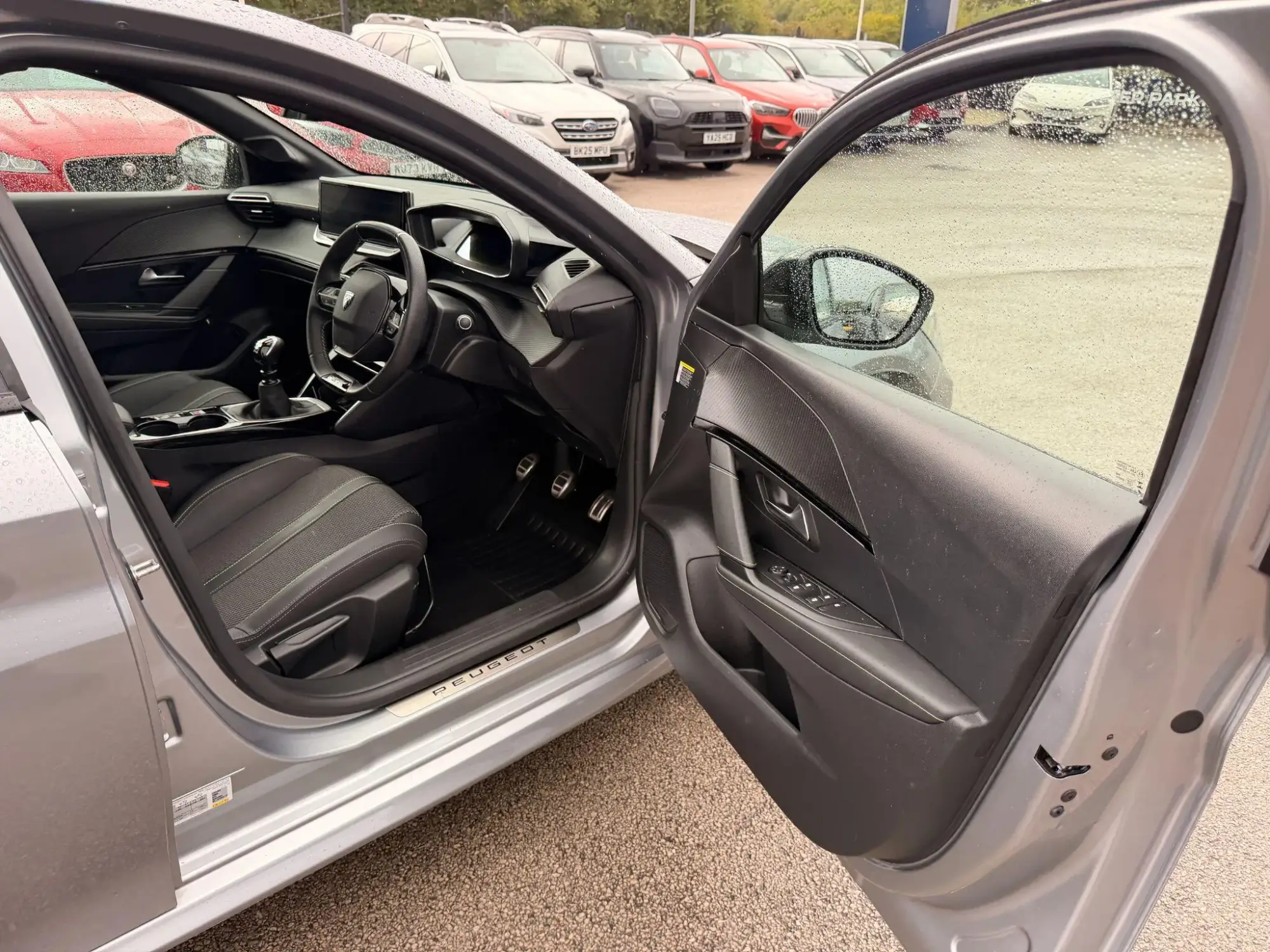 Peugeot 208 Image 15