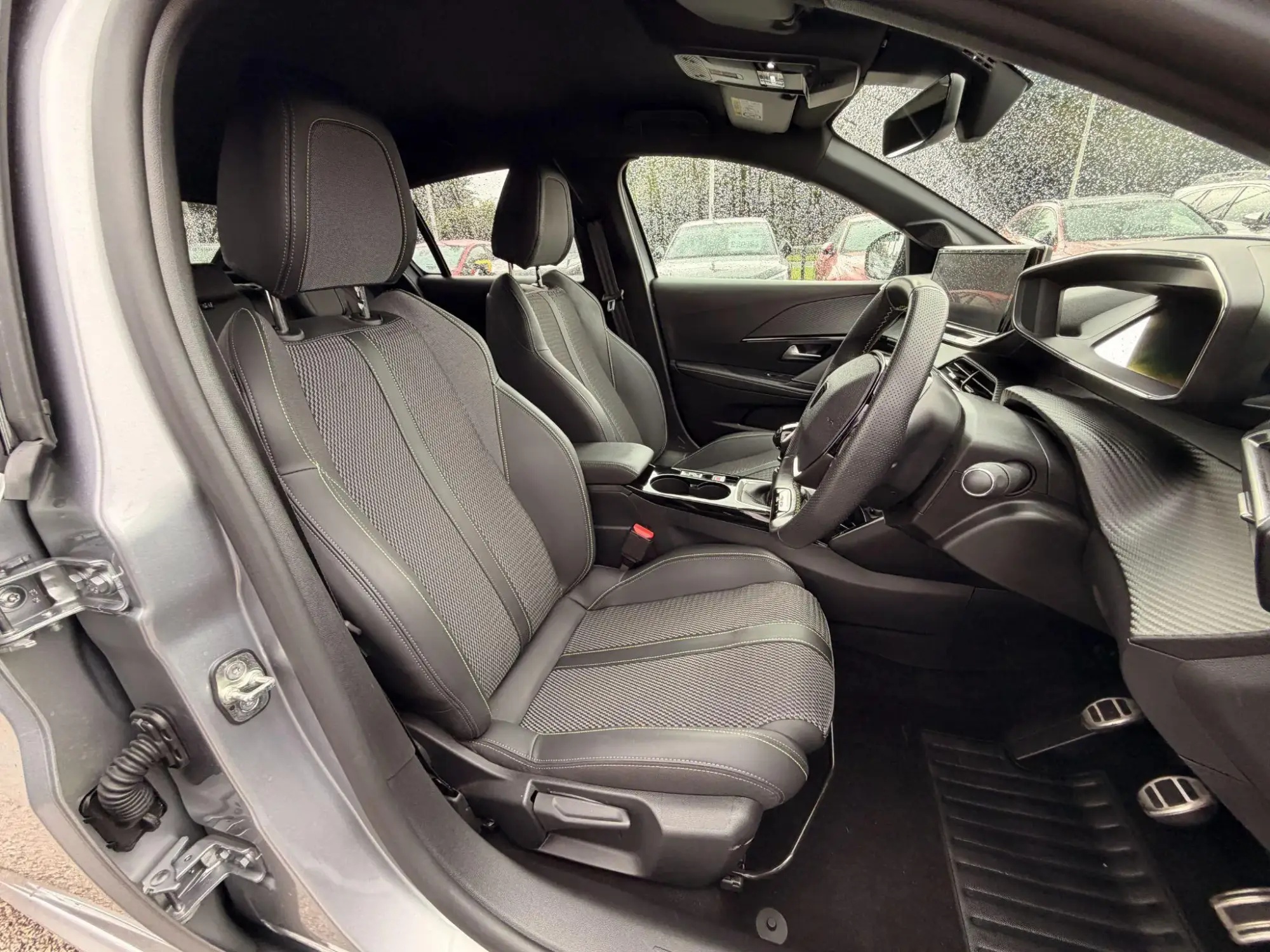Peugeot 208 Image 16
