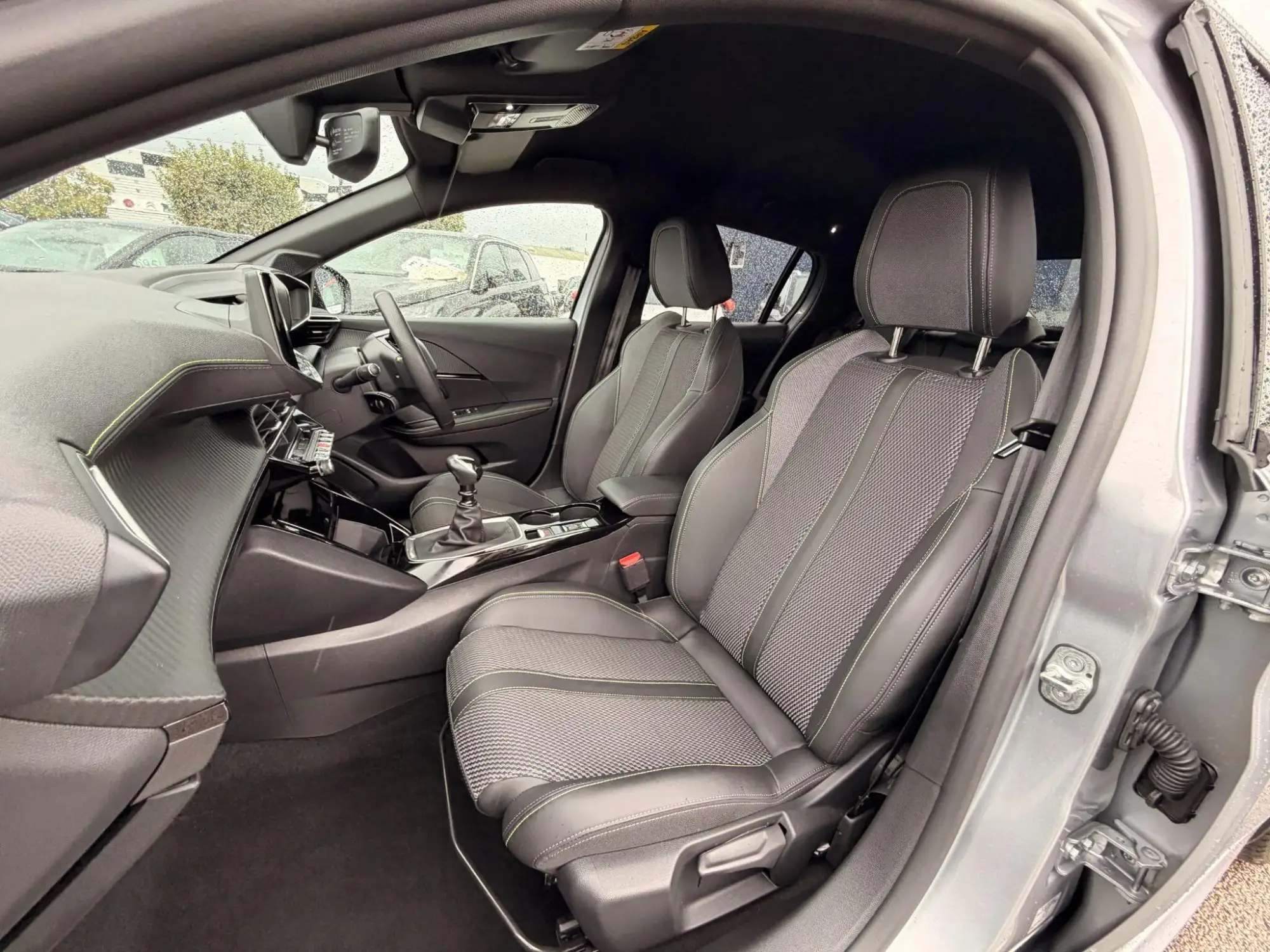 Peugeot 208 Image 18