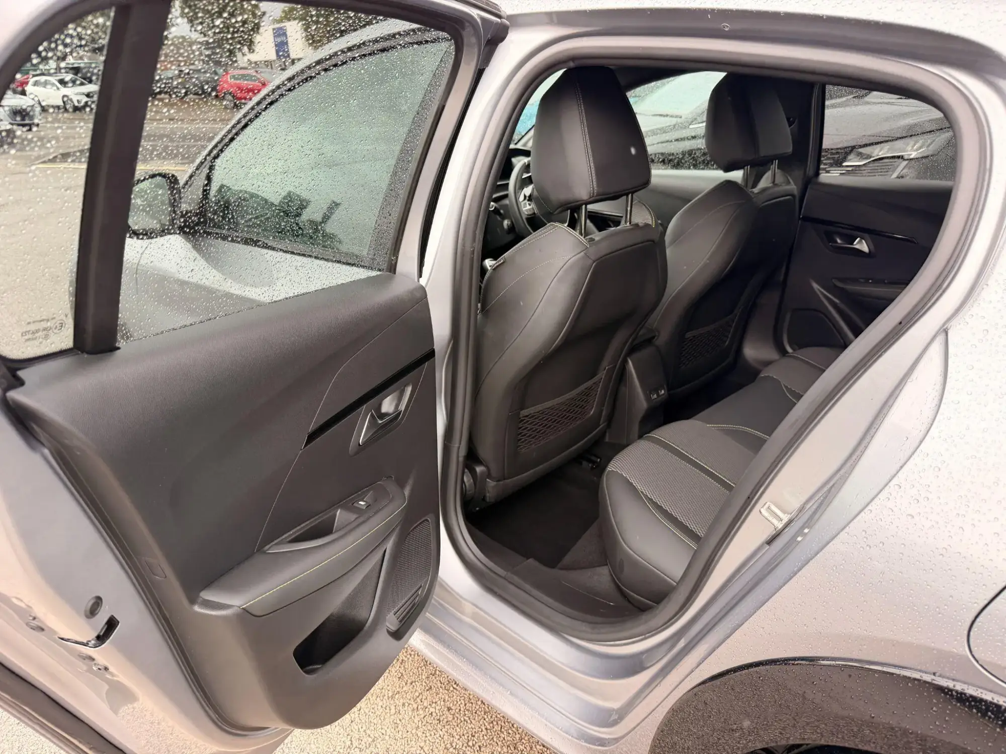 Peugeot 208 Image 21