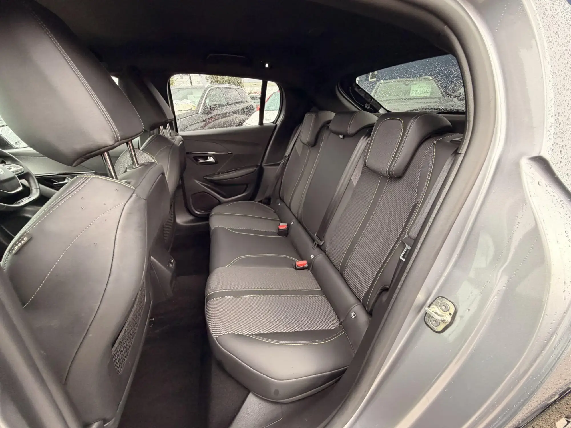 Peugeot 208 Image 22