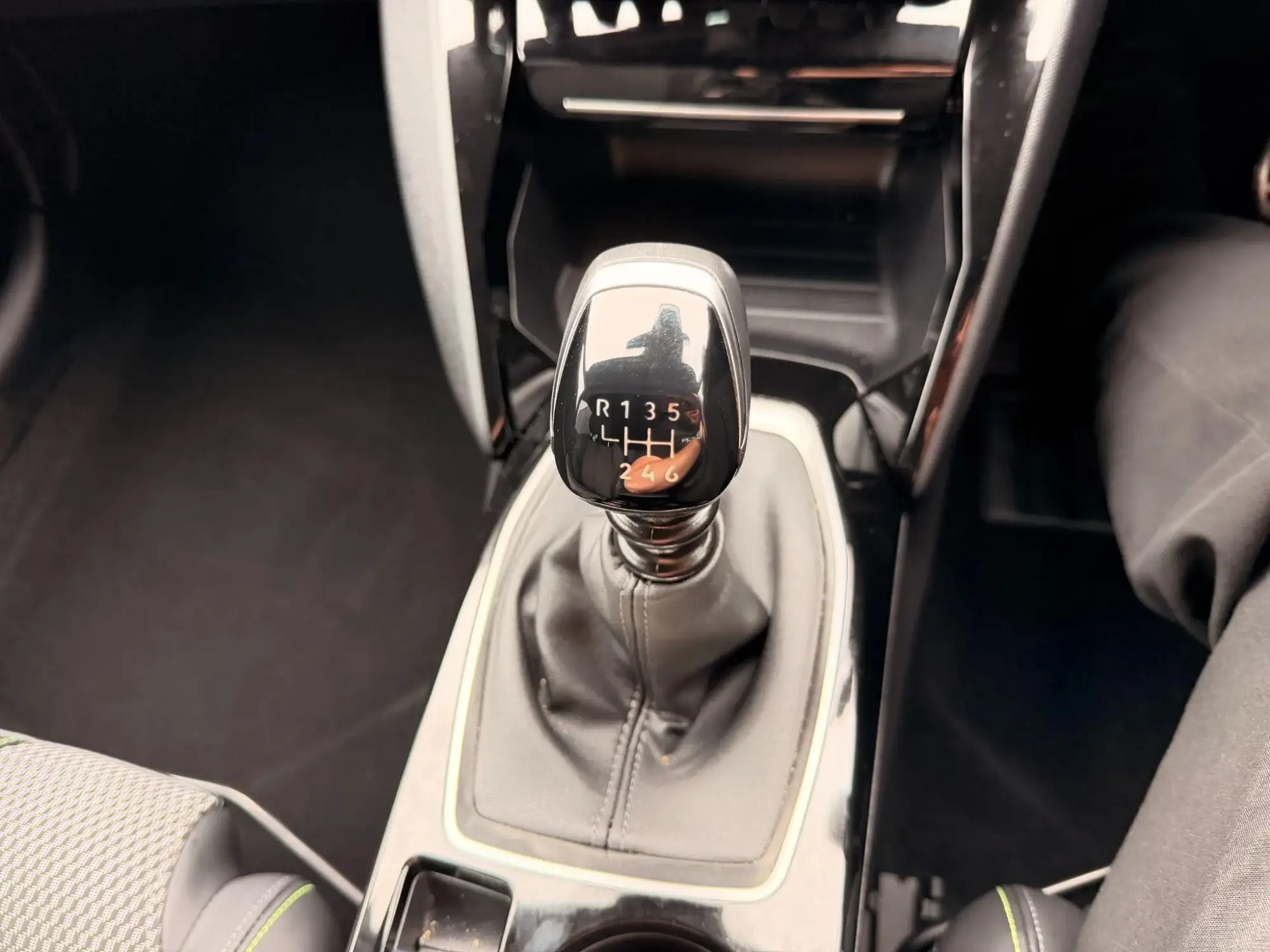 Peugeot 208 Image 38