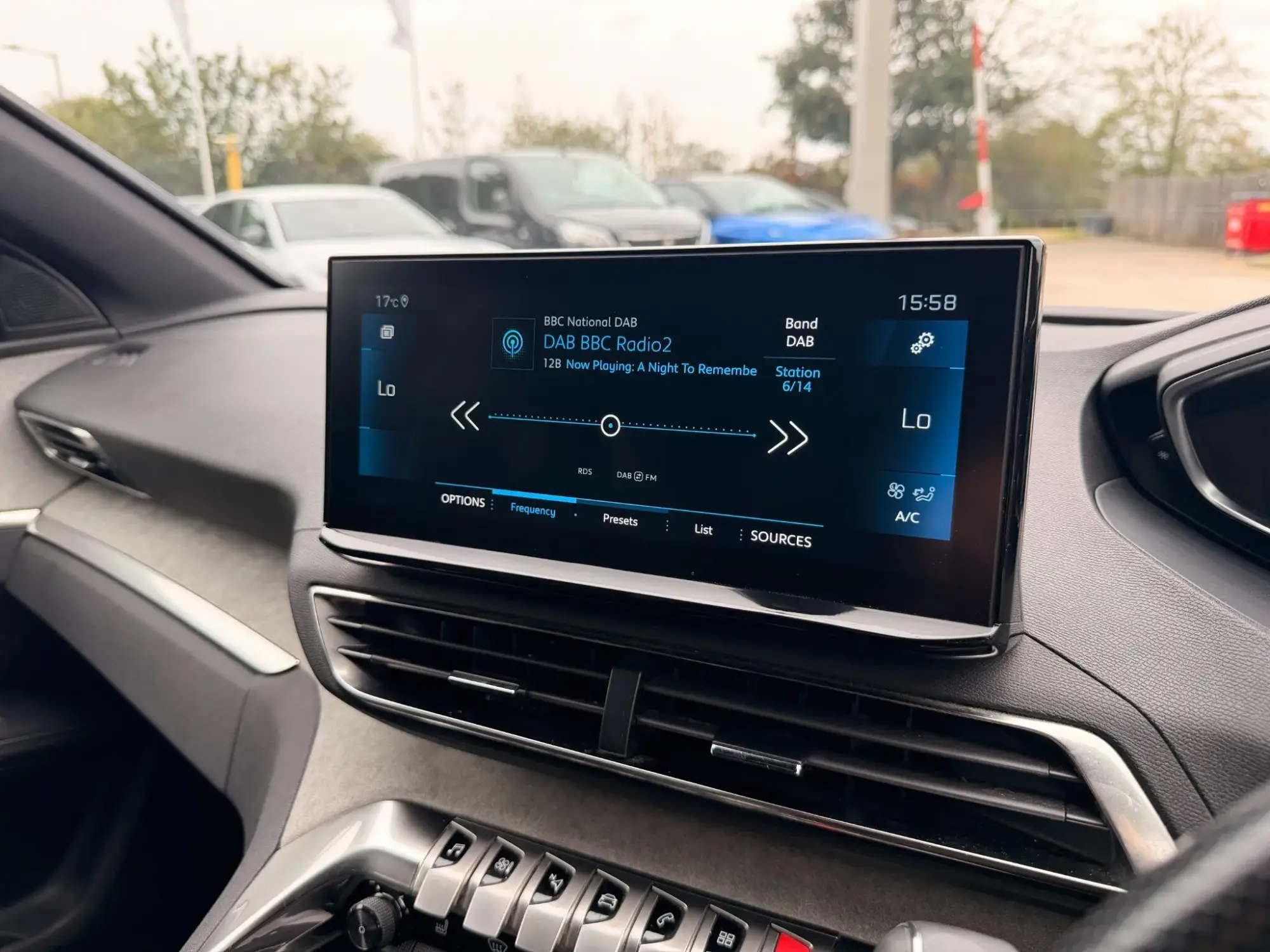 Peugeot 5008 Image 18