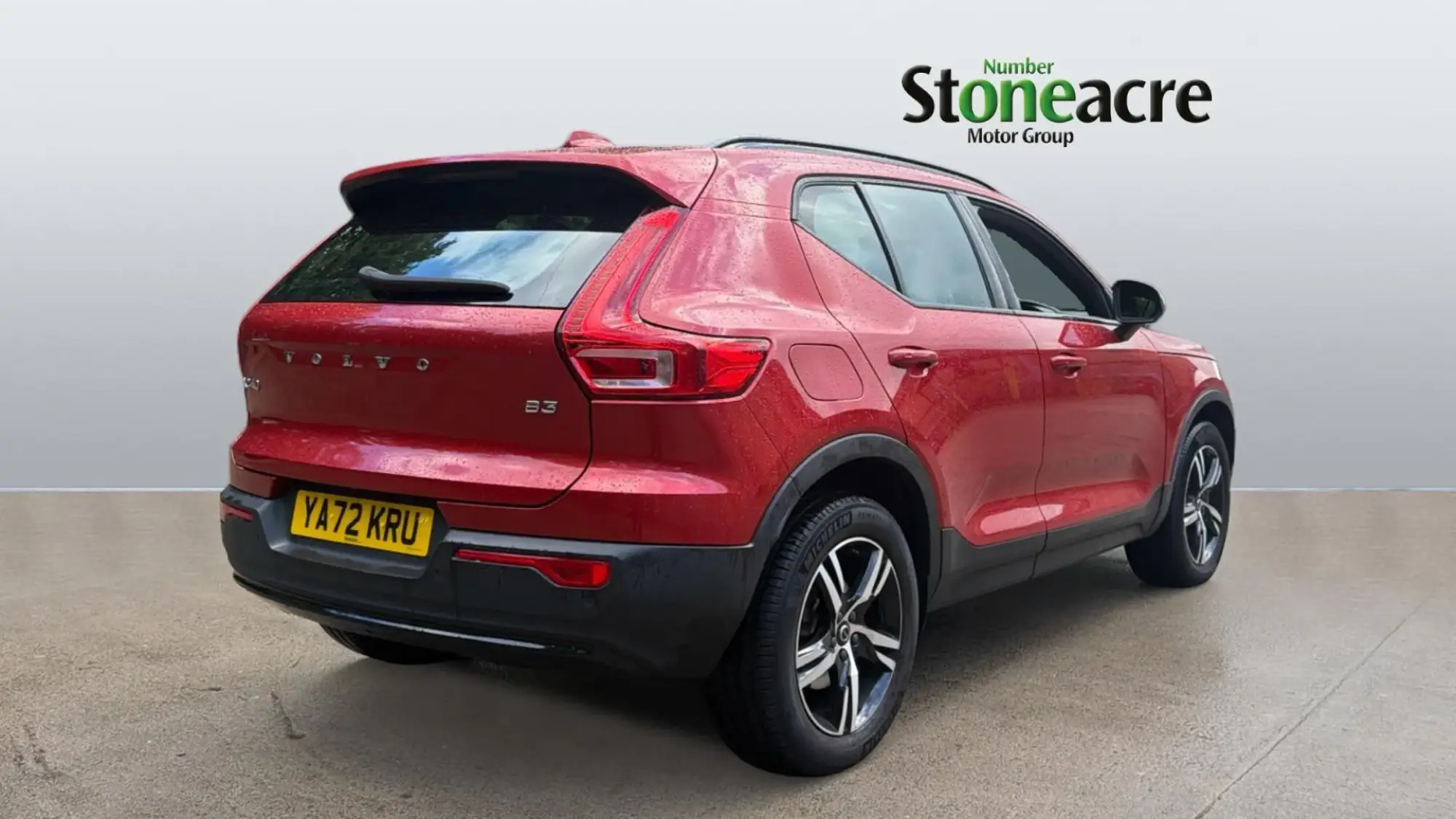 Volvo XC40 2.0 B3P Plus Dark 5dr Auto YA72KRU Image 2