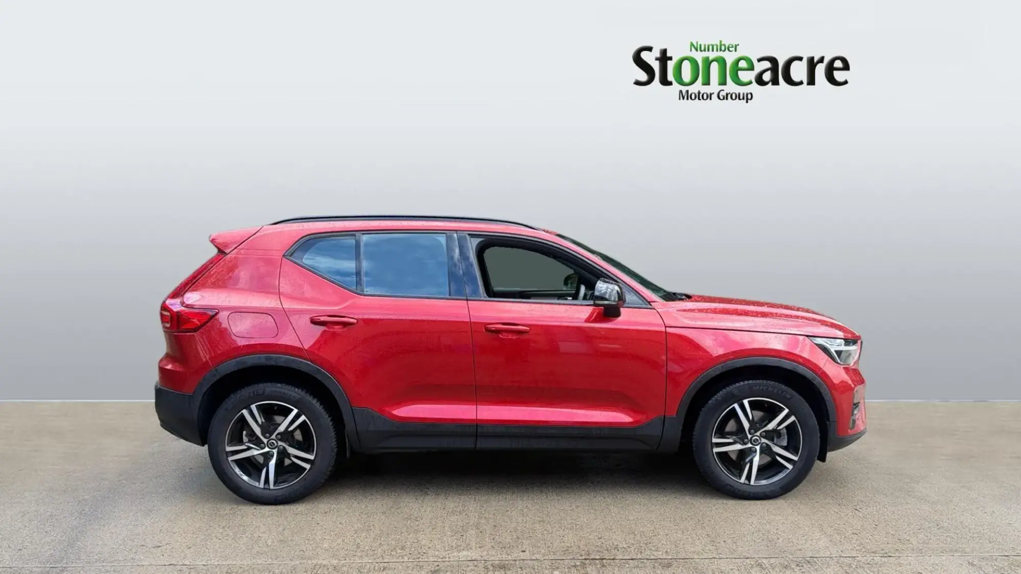 Volvo XC40 2.0 B3P Plus Dark 5dr Auto YA72KRU Image 3