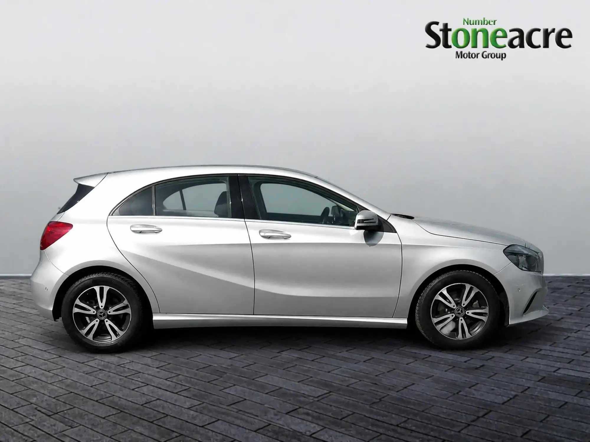 Mercedes-Benz A-Class 1.6 A180 SE (Executive) Euro 6 (s/s) 5dr OY67XCG Image 2 Mercedes-Benz A-Class 1.6 A180 SE (Executive) Euro 6 (s/s) 5dr OY67XCG Image 2