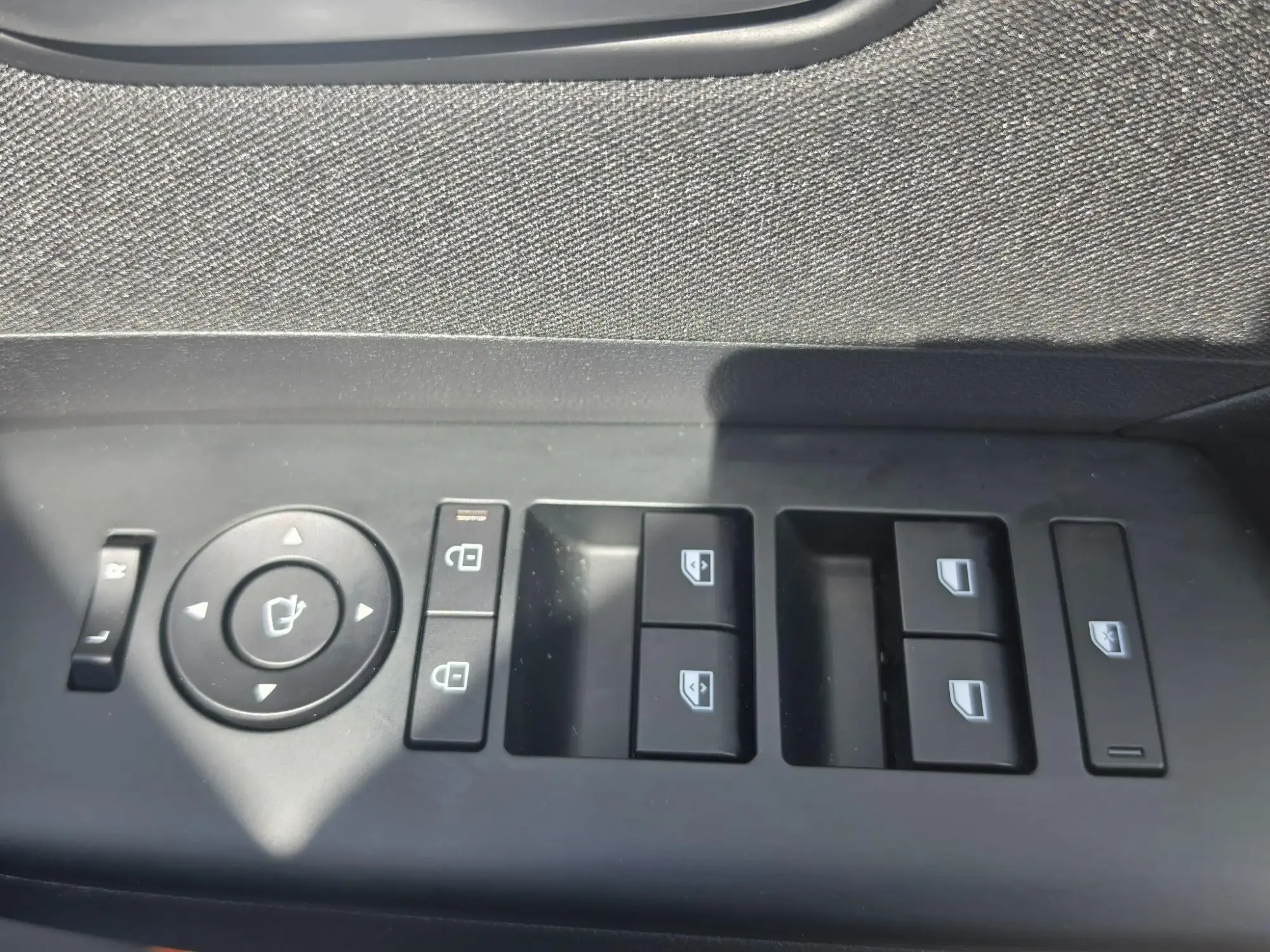Hyundai KONA Electric Image 16
