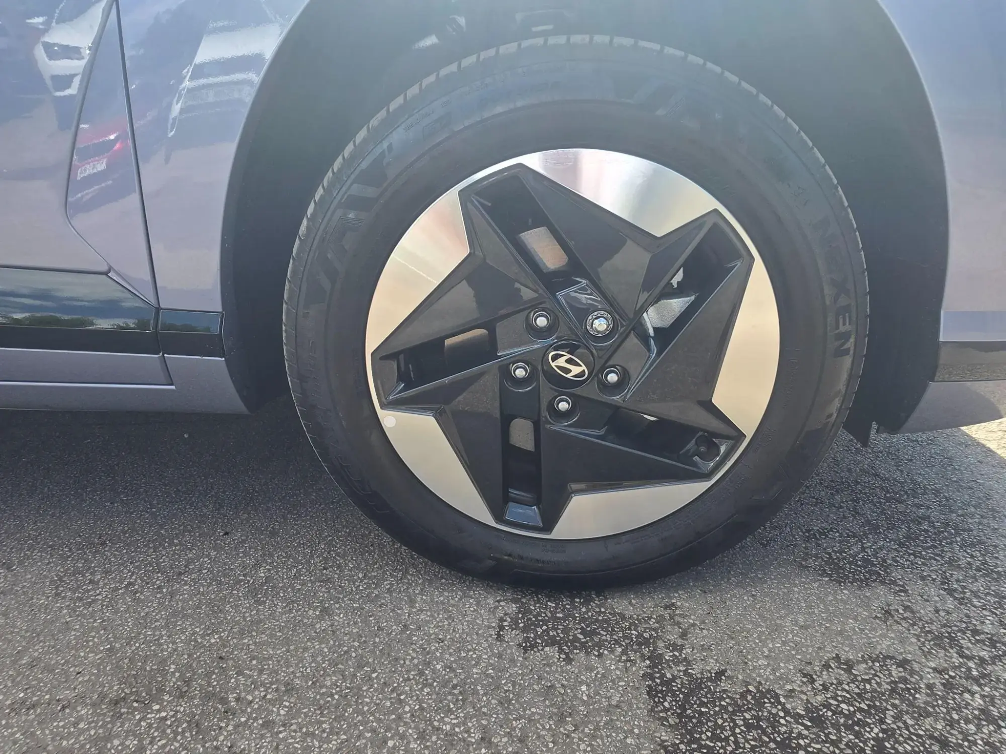 Hyundai KONA Electric Image 25