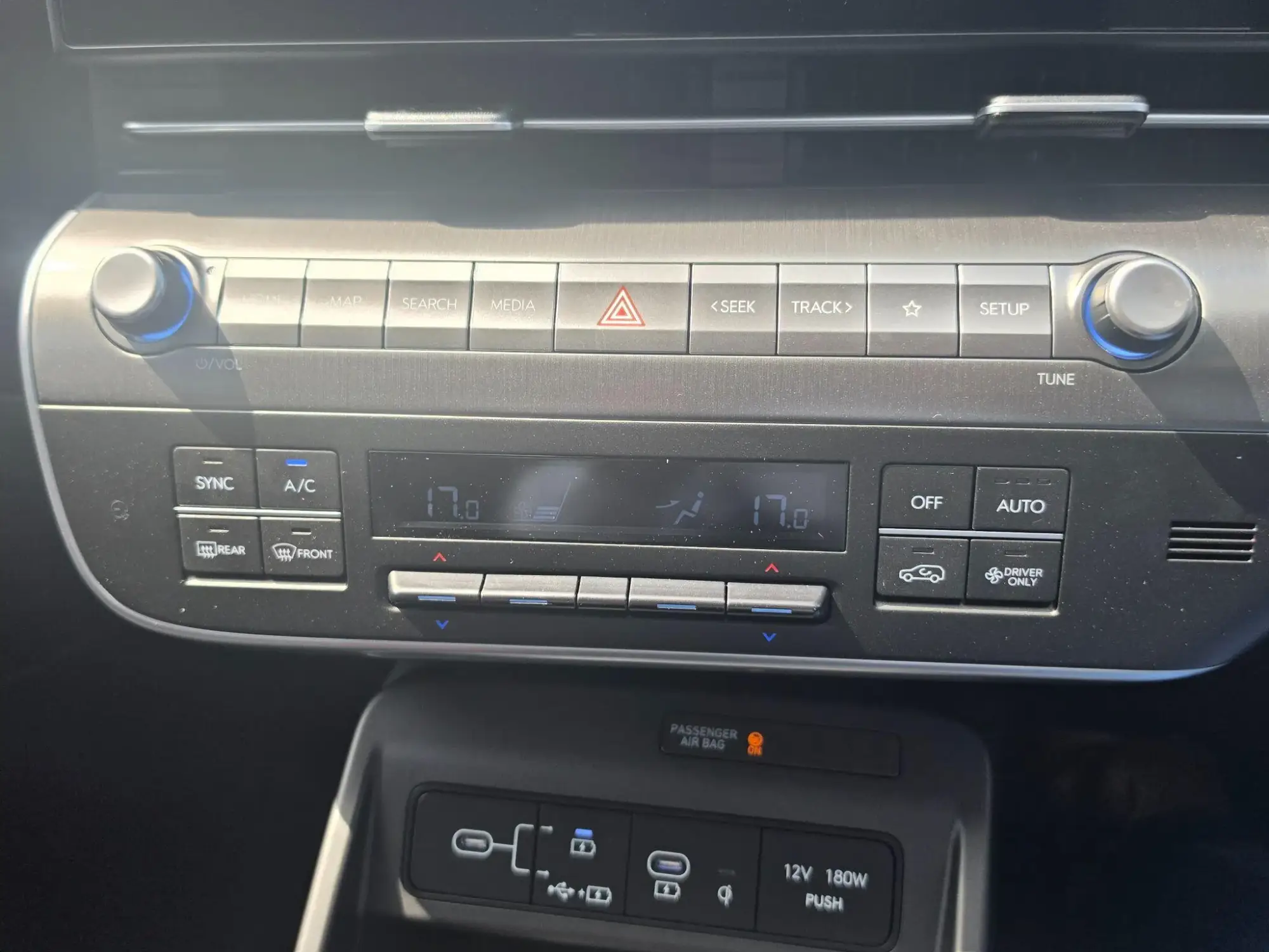 Hyundai KONA Electric Image 28