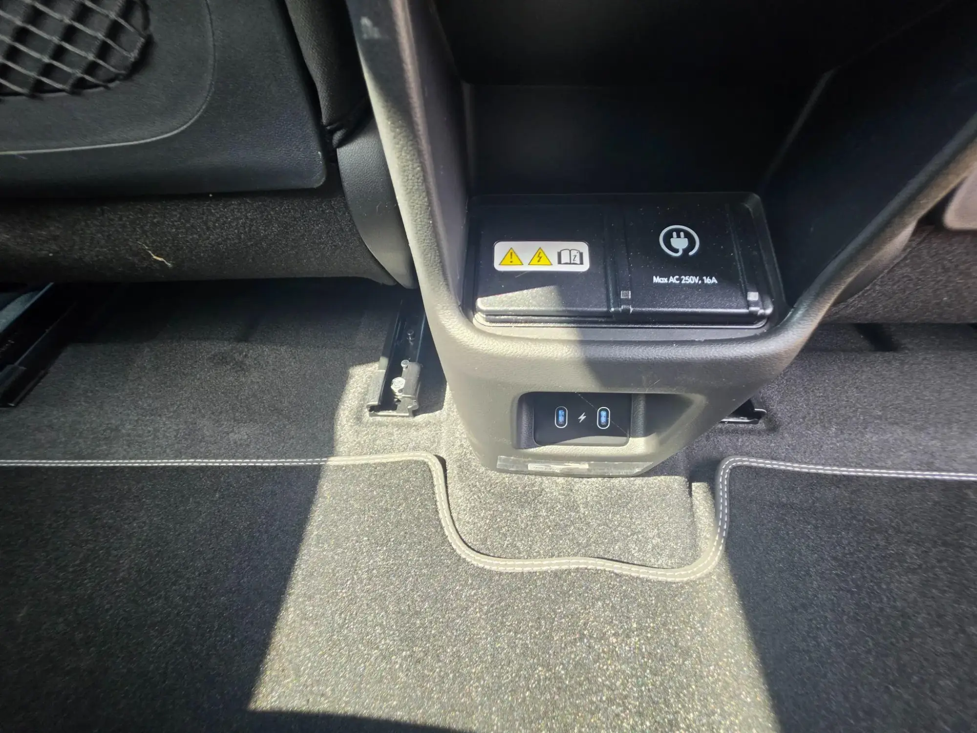 Hyundai KONA Electric Image 35