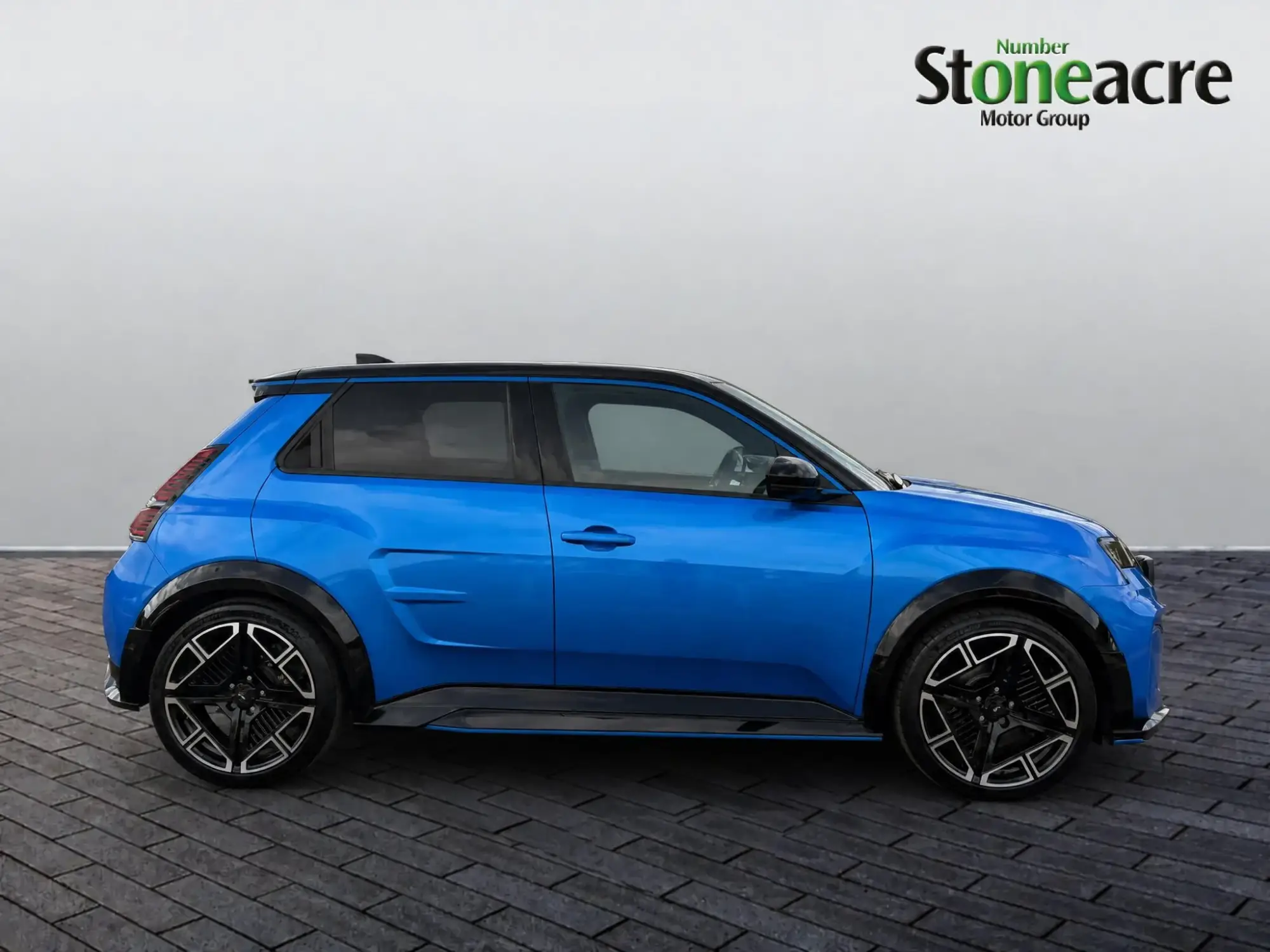 Alpine A290 52kWh GT Auto 5dr LB75XWT Image 2 Alpine A290 52kWh GT Auto 5dr LB75XWT Image 2