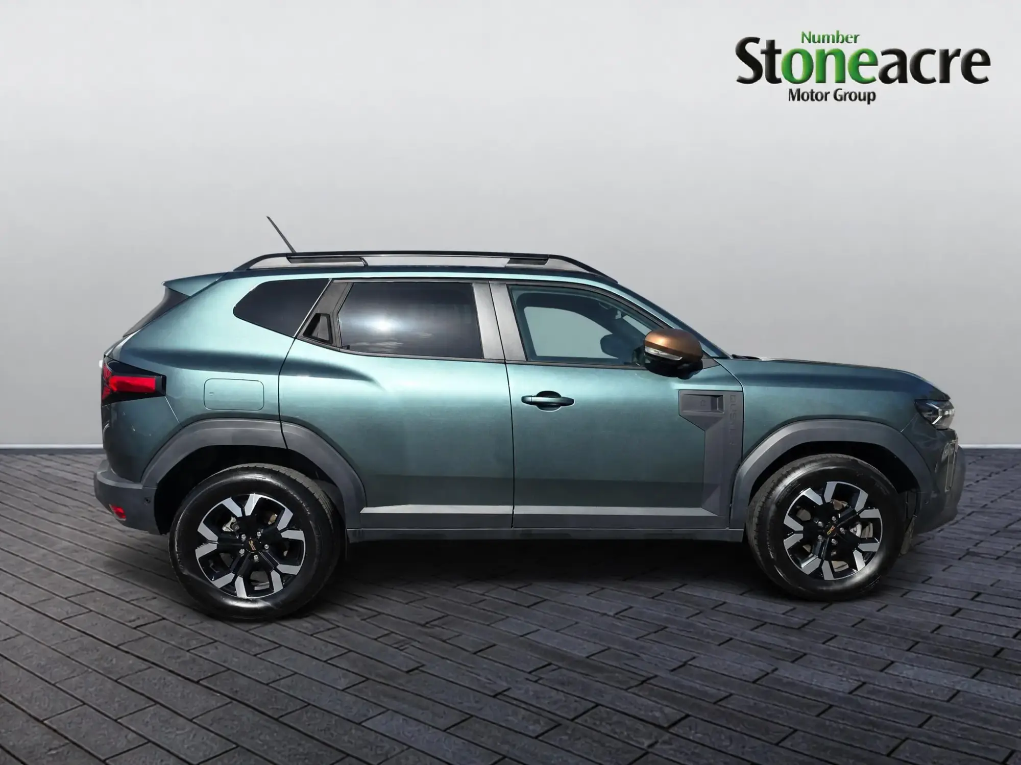 Dacia Duster 1.2 TCe MHEV EXTREME Euro 6 (s/s) 5dr HN75SVO Image 2 Dacia Duster 1.2 TCe MHEV EXTREME Euro 6 (s/s) 5dr HN75SVO Image 2