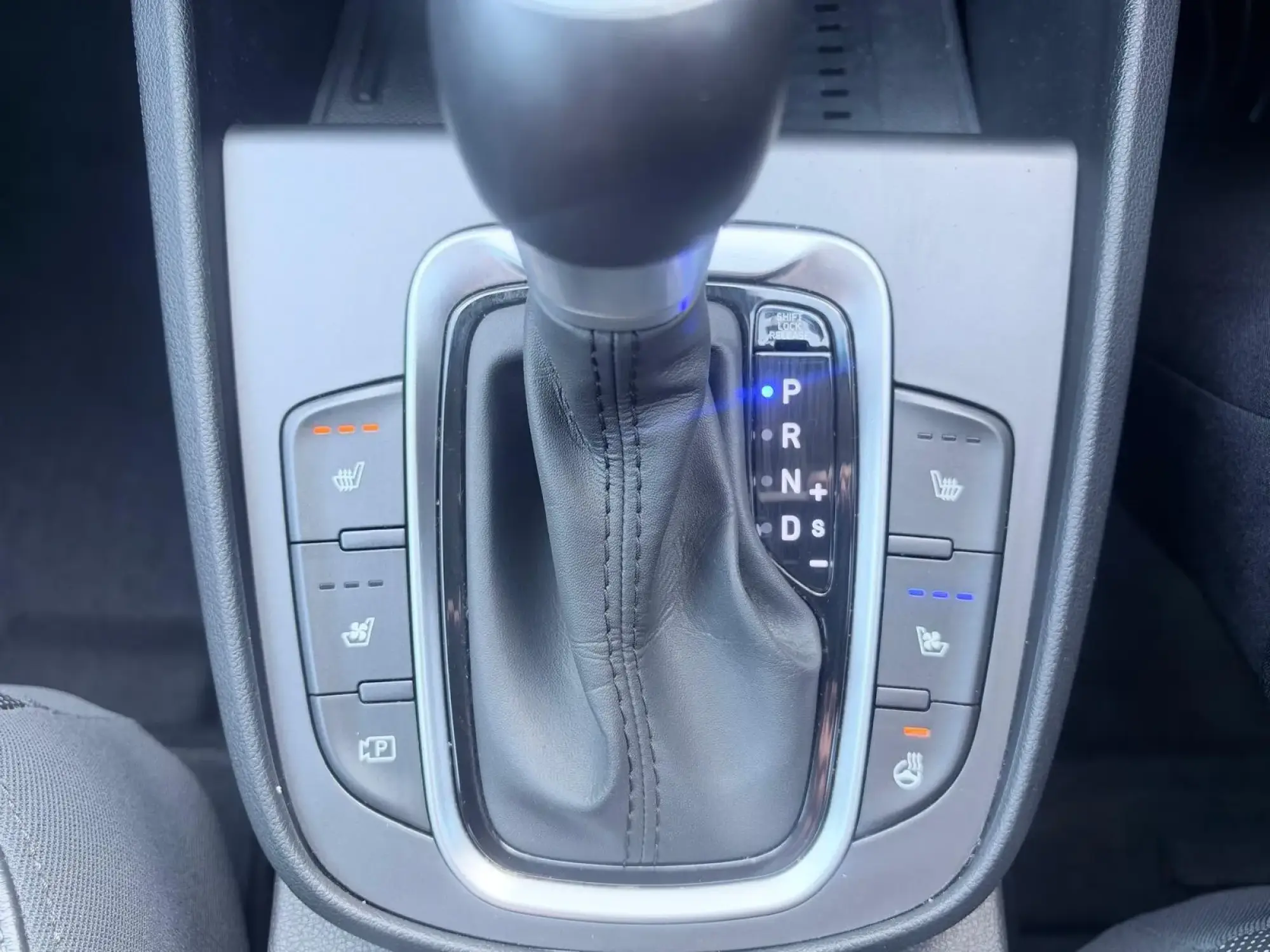 Hyundai KONA Hybrid Image 8