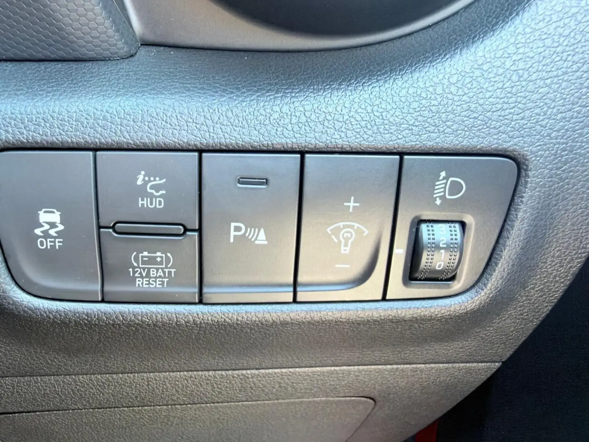 Hyundai KONA Hybrid Image 12