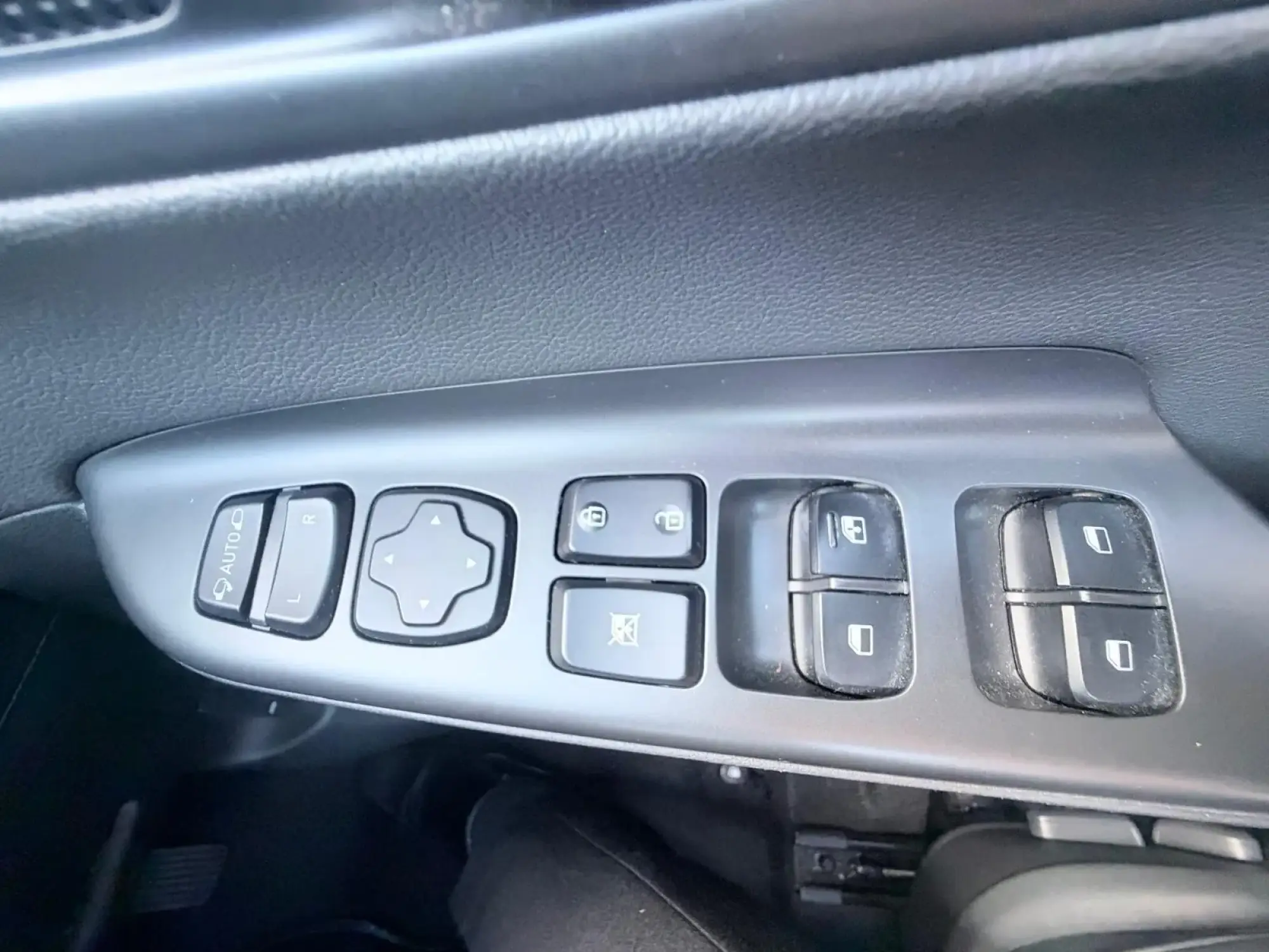 Hyundai KONA Hybrid Image 17